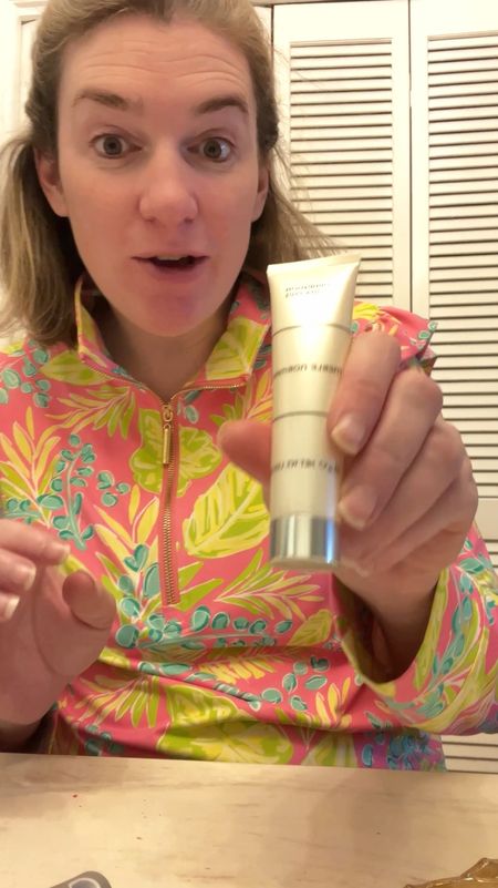 Absolutely love this face primer! Blues all the sun spots and discolorations so that your bare face looks a little more like an Instagram filter. It also has spf 15 in it and that’s always a good thing! Just a tiny dab to do your full face!


#LTKVideo #LTKBeauty #LTKFindsUnder50