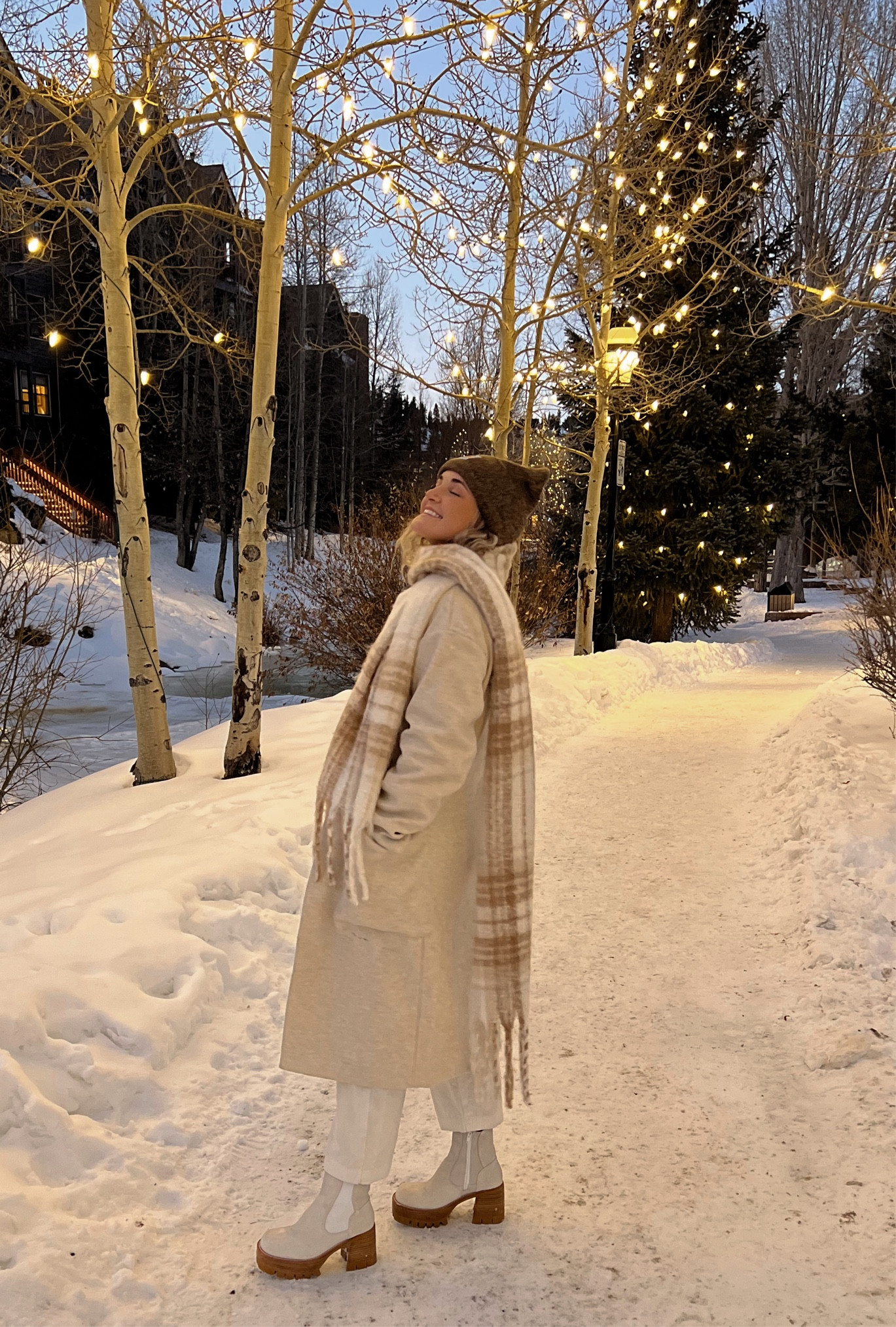 Monochromatic look 👀 excuse me… with the snow is a VIBE 

#coldoutfits #apresski #colorado #snowfit 

#LTKHoliday #LTKSeasonal #LTKstyletip