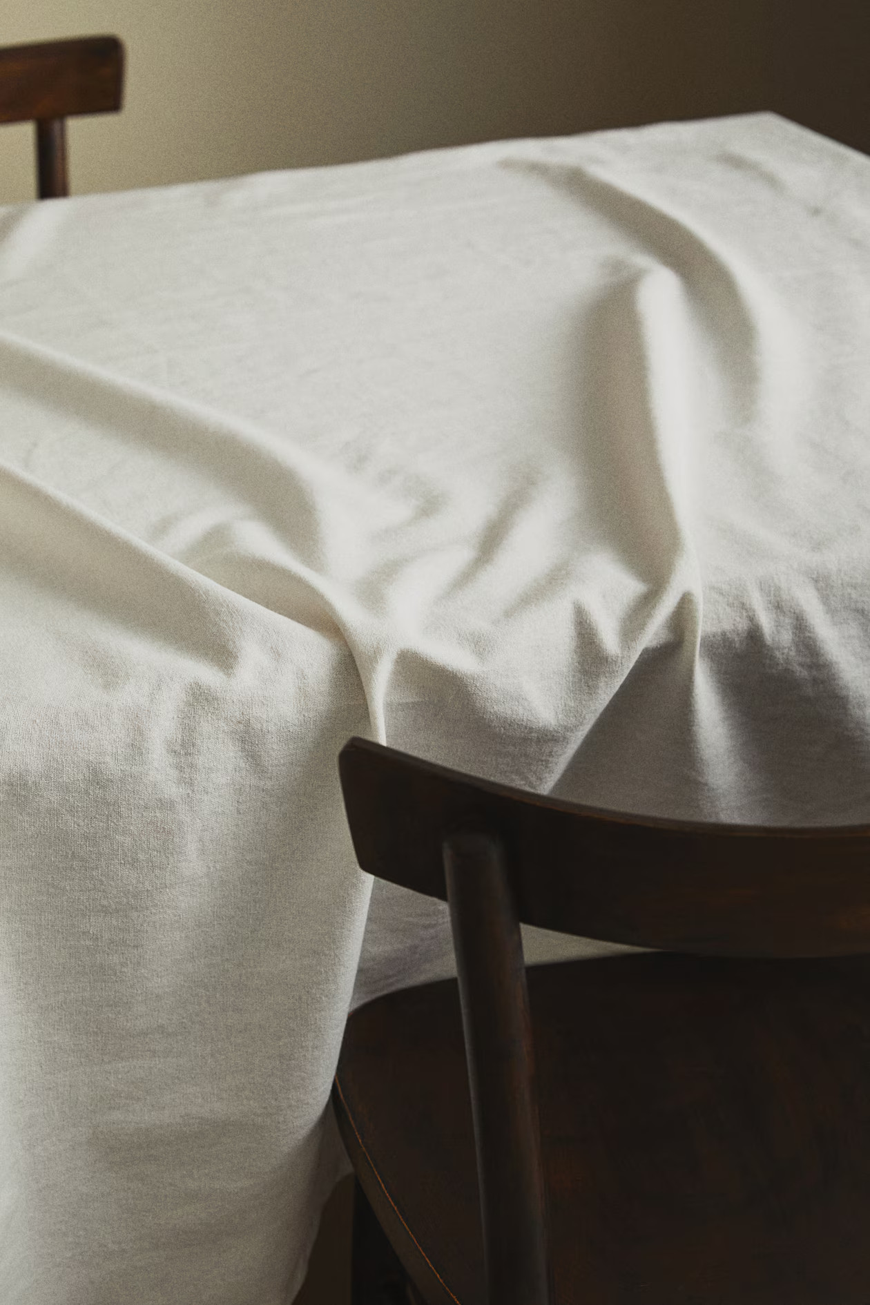 Linen-blend tablecloth - White - Home All | H&M GB | H&M (UK, MY, IN, SG, PH, TW, HK)