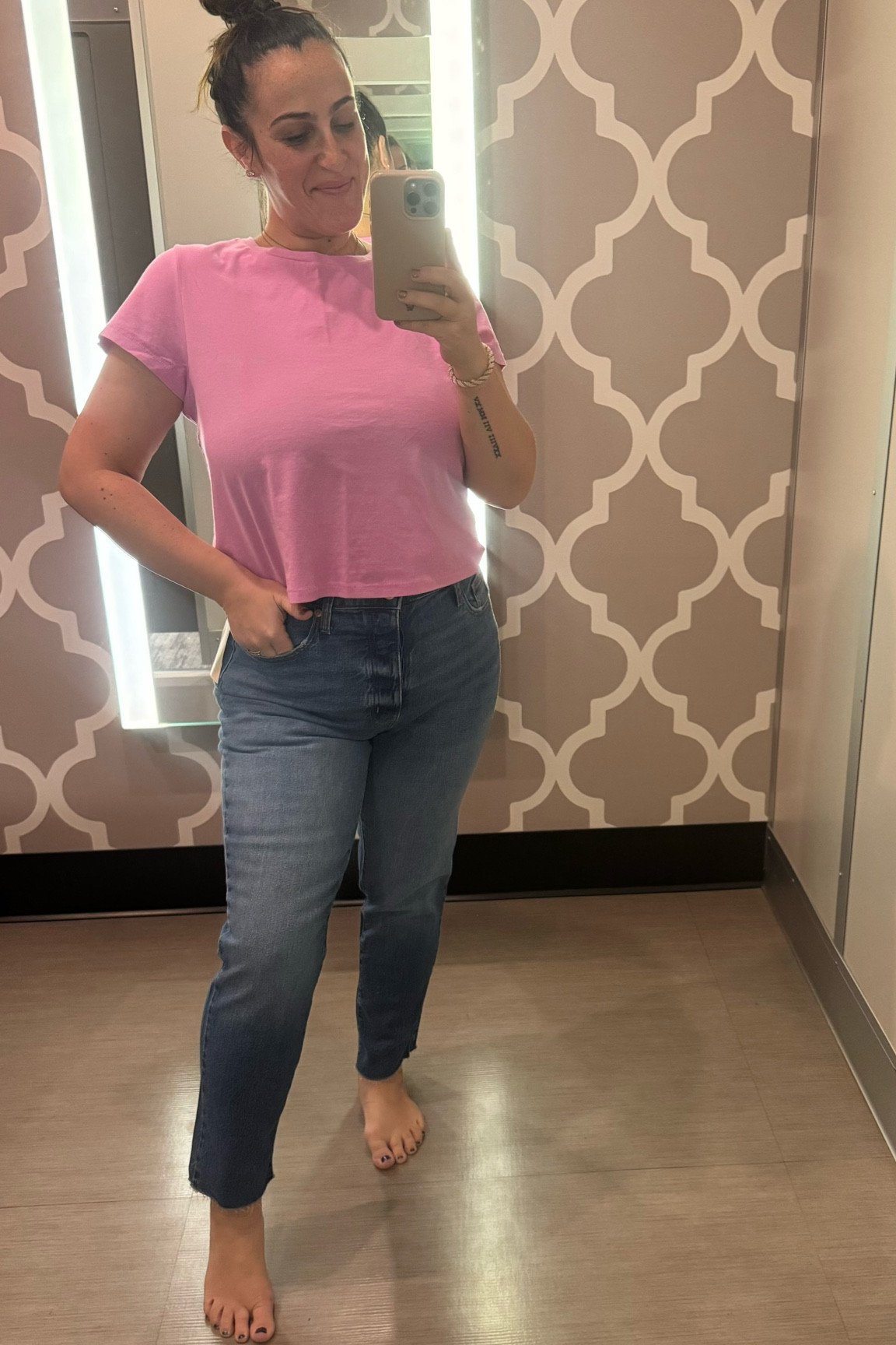 I own so many colors of this tshirt! It’s a cropped fit but not too short! I love it so much! I size up to an XL in it. True size 10 in jeans but size up if in between.

#LTKmidsize #LTKfindsunder50 #LTKstyletip