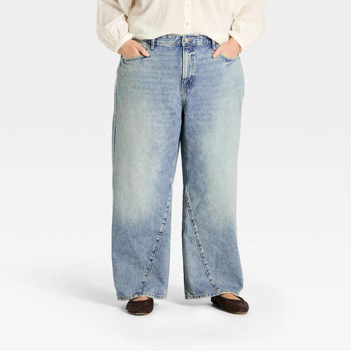 Women's Low Loose Slung Jeans - Universal Thread\u2122 Light Wash Blue 0 | Target