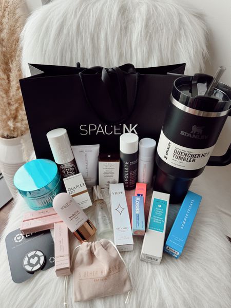 Space NK goodies 💫




-
Space NK, beauty, skincare, Stanley cup, skincare routine, vieve primer, retinol, hair mask, LTK Gala, Paula’s choice, toner, sculpted by aimee, sol de janeiro, body spray, summer beauty, glowy skin, colour wow, caudalie, face mist, gifts for her, gift guide 

#LTKfindsunder50 #LTKeurope #LTKbeauty