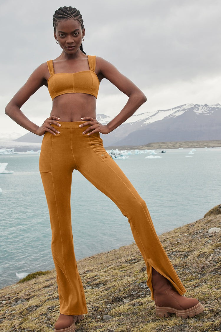 Micro Corduroy High-Waist Winter Break Flare Pant | Alo Yoga (US)