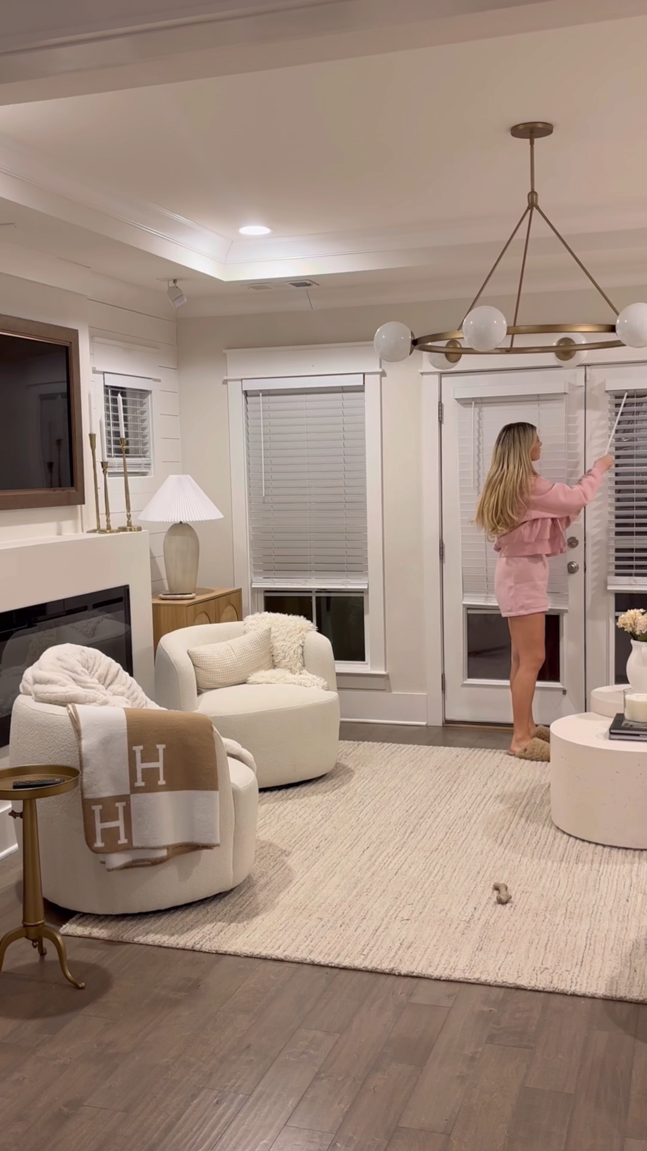 Night in my life !! 🩷🐶

#LTKPets #LTKWatchNow #LTKHome