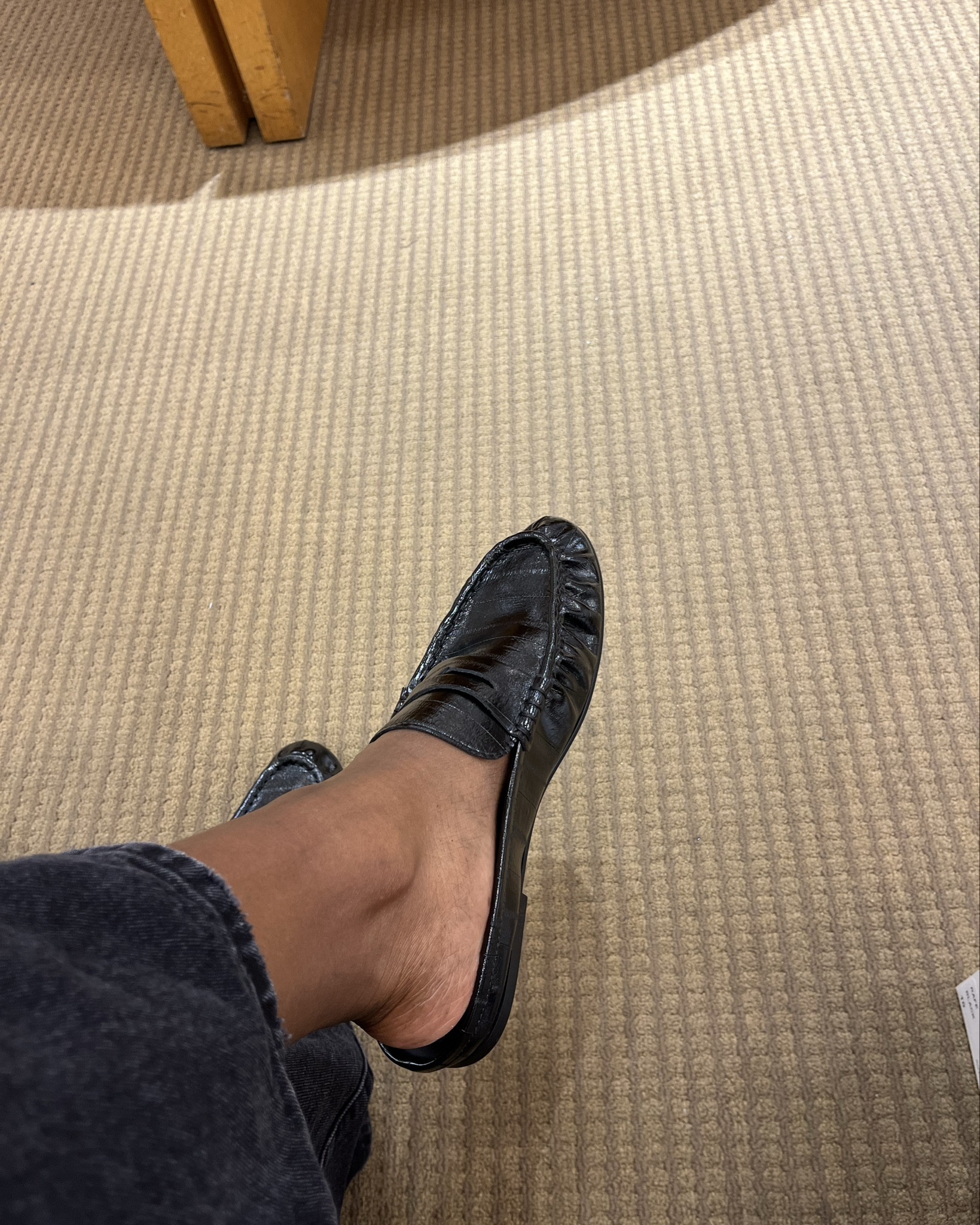 Have ya’ll seen these YSL dupes 😲 they’re not as cushiony as the originals but they’re comfy! Wearing a size 10 (my normal size)