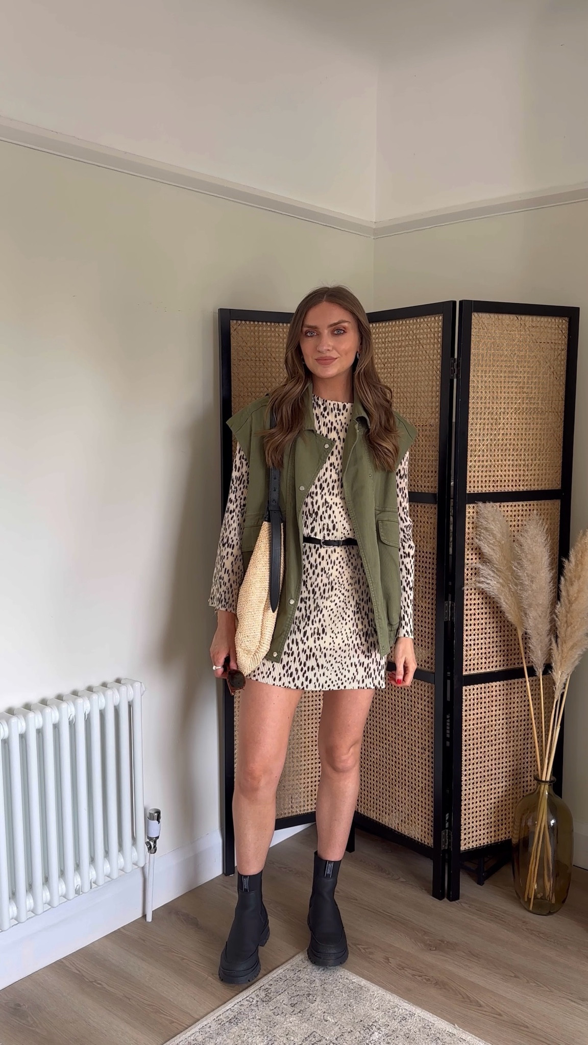 What I’d wear to Glasto…
Look 1:
Size 8 in the River Island Beige Plisse Leopard Print Shift Mini Dress 

Old Mango khaki green sleeveless gilet so I’ve linked similar

Arket straw cross-body bag(sold out so similar linked)

My boots are the Barbour International Reine boots (from last year) so I’ve linked very similar styles


Festival outfit Inso, Glastonbury outfit, UK festival, Leopard print dress 

#LTKfestival #LTKuk #LTKsummer