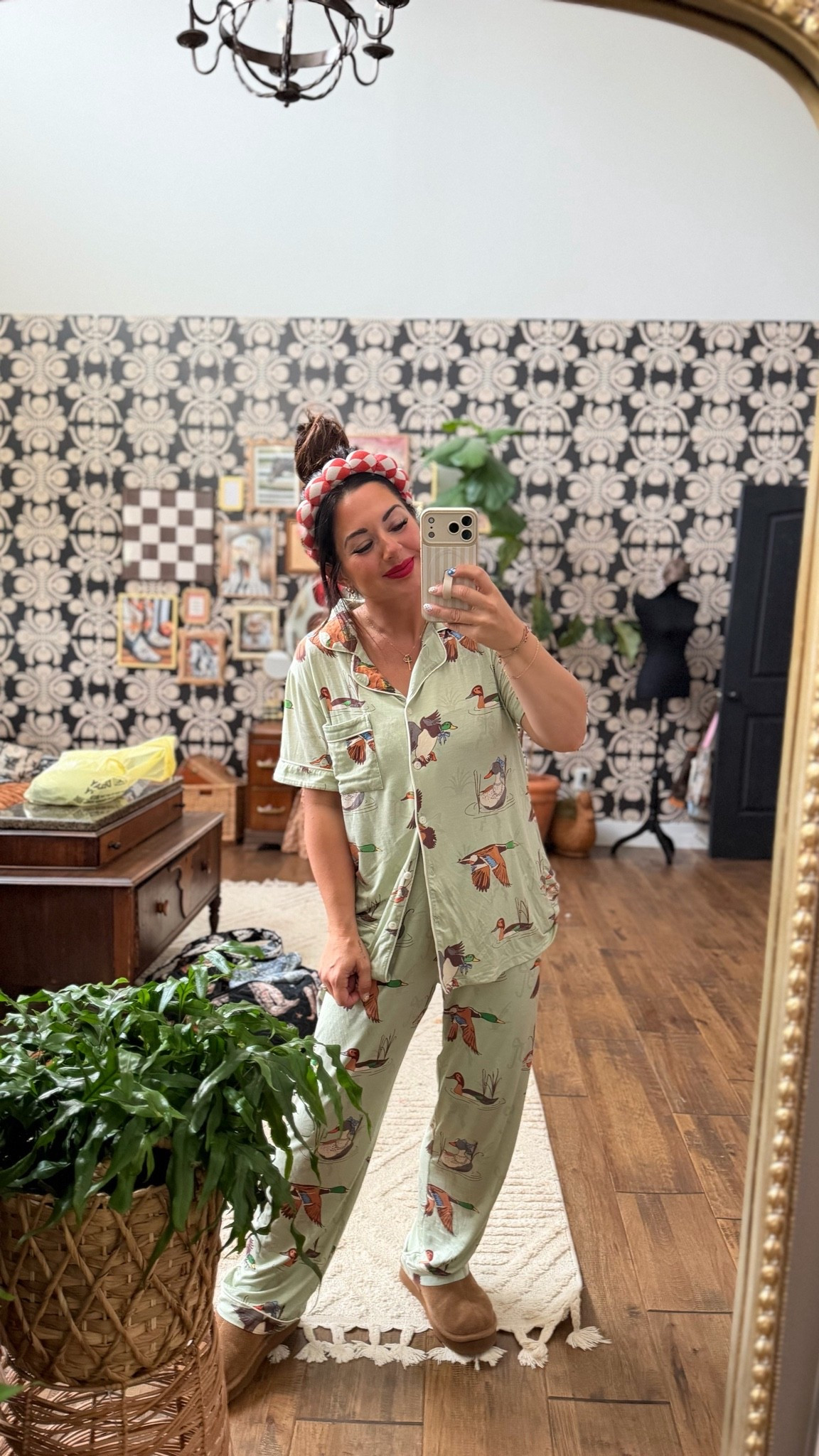 Pajamas! Y’all these In My Sundays pajamas are insane! This print is out of stock but I’ve linked similar ones. Also the red lip!
#inmysundays

#LTKBeauty #LTKgrwm #LTKmorningroutine