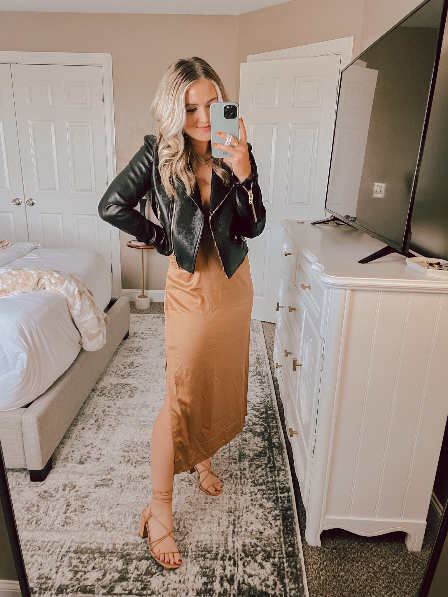 Old Navy fall midi dress 



fall dress, midi dress, affordable fashion, fall outfit, silk, satin, wedding guest 

#LTKSeasonal #LTKstyletip #LTKunder50