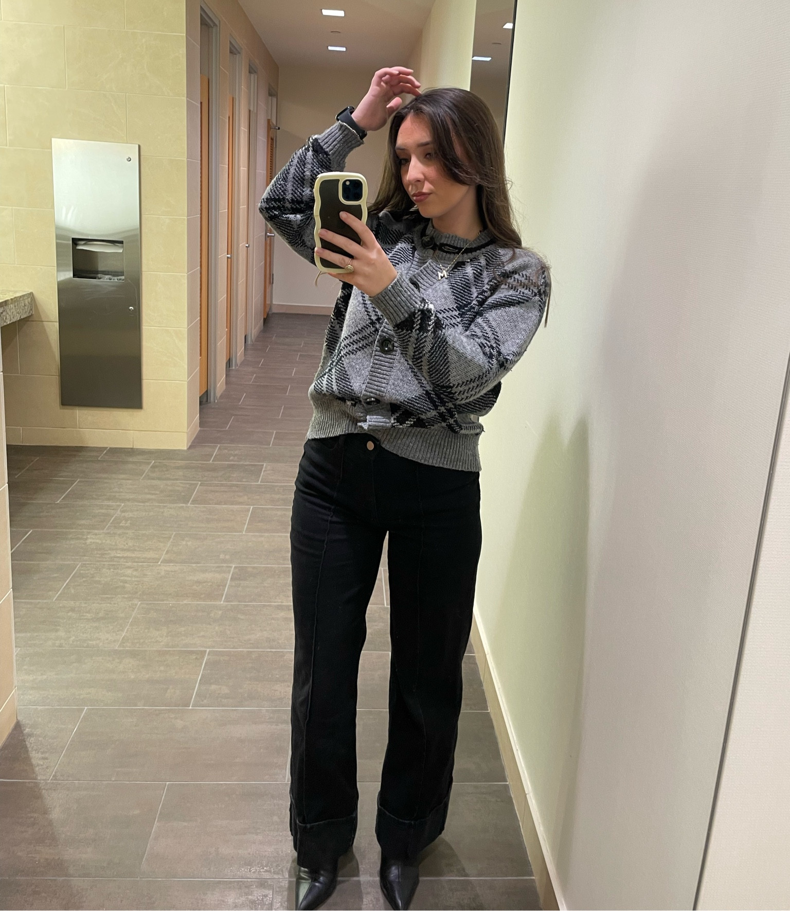 Cutie plaid sweater, linked similar! 
#workoutfit

#LTKstyletip #LTKworkwear #LTKfindsunder100