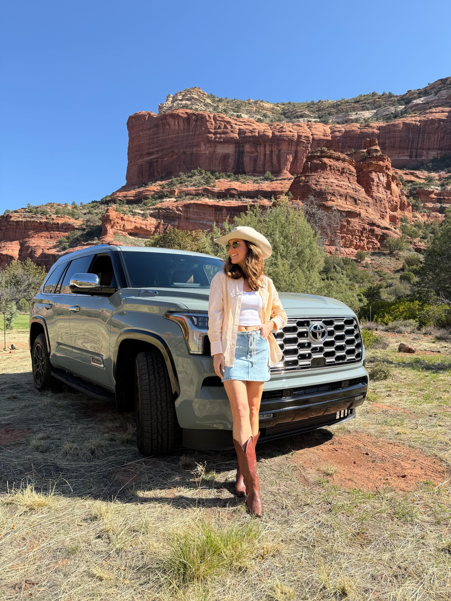 Western inspired Spring outfit! This would be so cute for a country concert, the Abercrombie denim skirt is TTS and love the drawstring detail

#LTKStyleTip