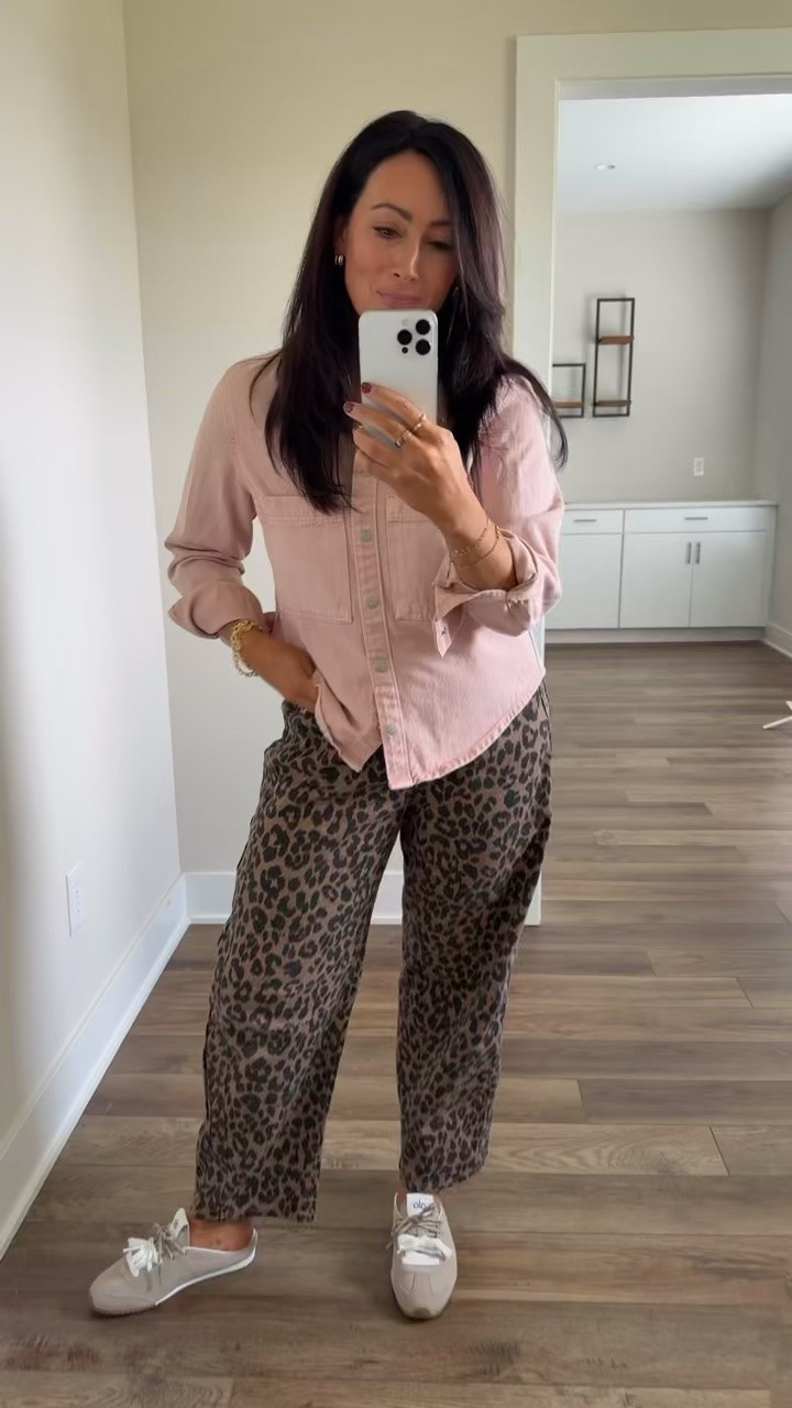 Weekly Target Tuesday finds! 🎯
This little pale pink denim top is so cute for fall and can be styled so many ways! Wearing medium top, large denim but true to size  @Target

#LTKootd #LTKSeasonal #LTKdayinmylife