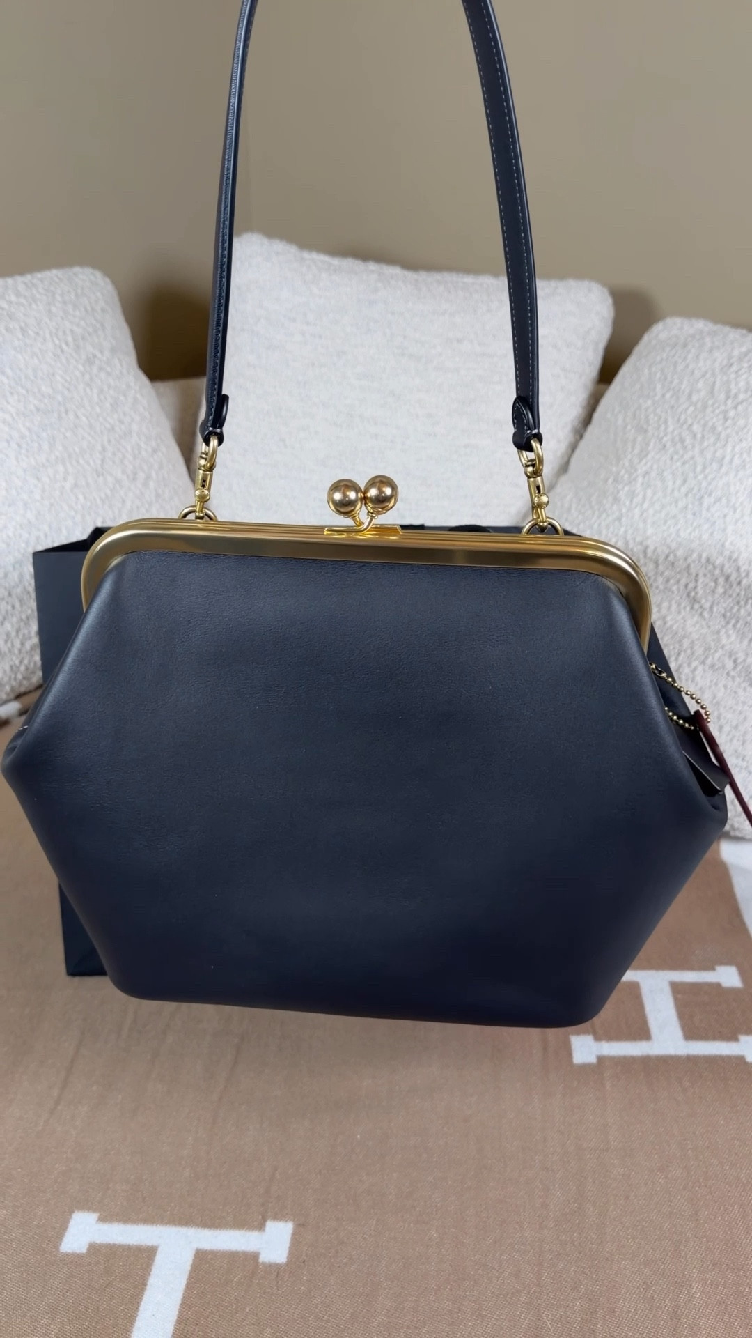 Unboxing this beautiful ♥️

The Coach kisslock 27 in black leather has quickly become one of my favorite bags 😍 I love the vintage vibes of the kisslock frame. The way it opens feels so luxurious and is so elegant 

Coach bag, Coach bags, spring bag


#LTKgrwm #LTKootd #LTKdayinmylife