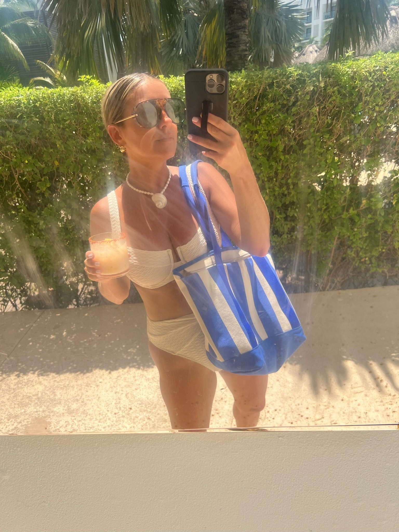 Fully obsessed with this little tote!
I’ve been using it nonstop and still can’t believe the price. Chic, minimal, and somehow just works with everything.
You need it. 🖤 #LTKFinds #AmazonStyle #Under10