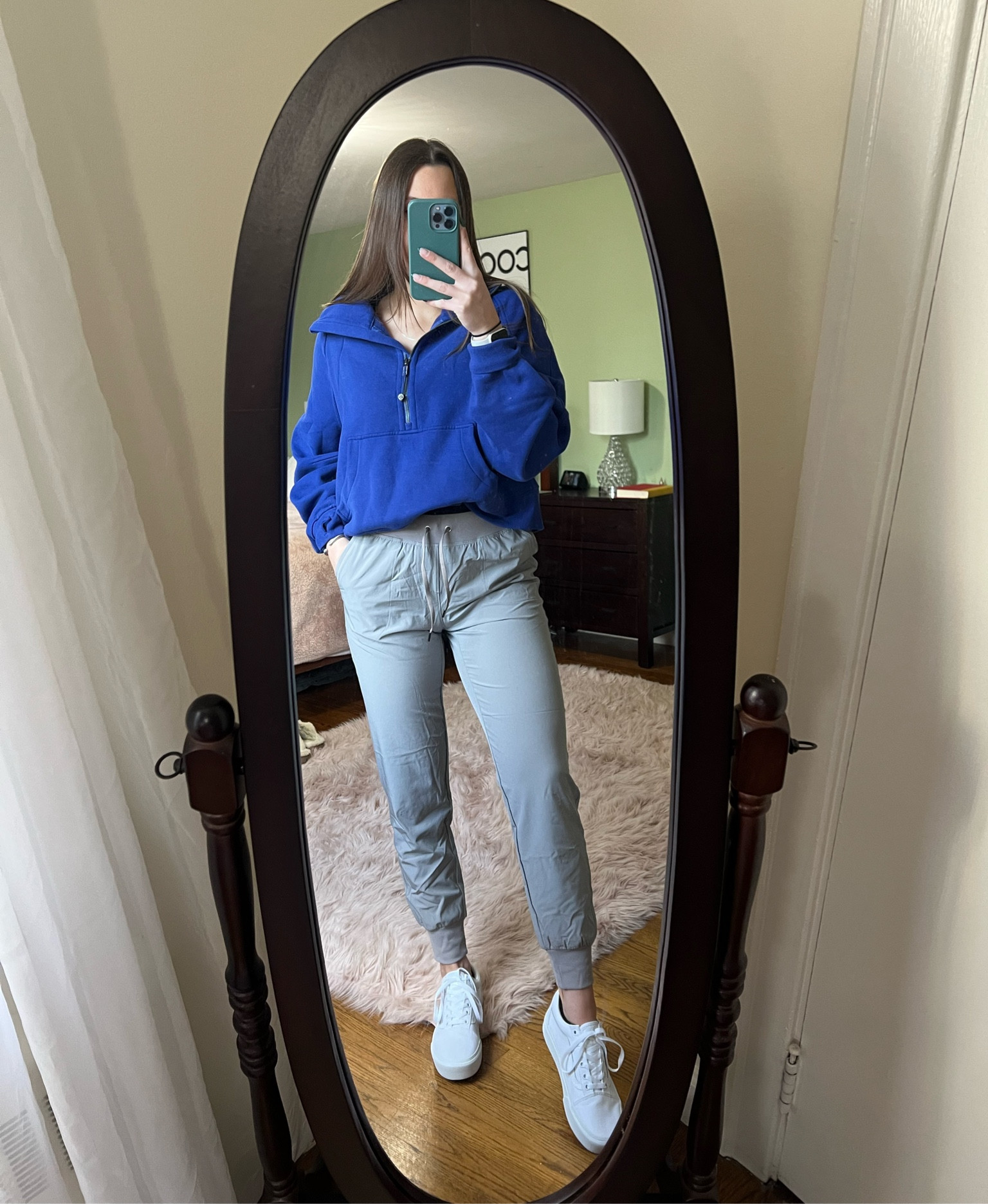 Small in joggers 
M/L in scuba 
Size 7 in vans