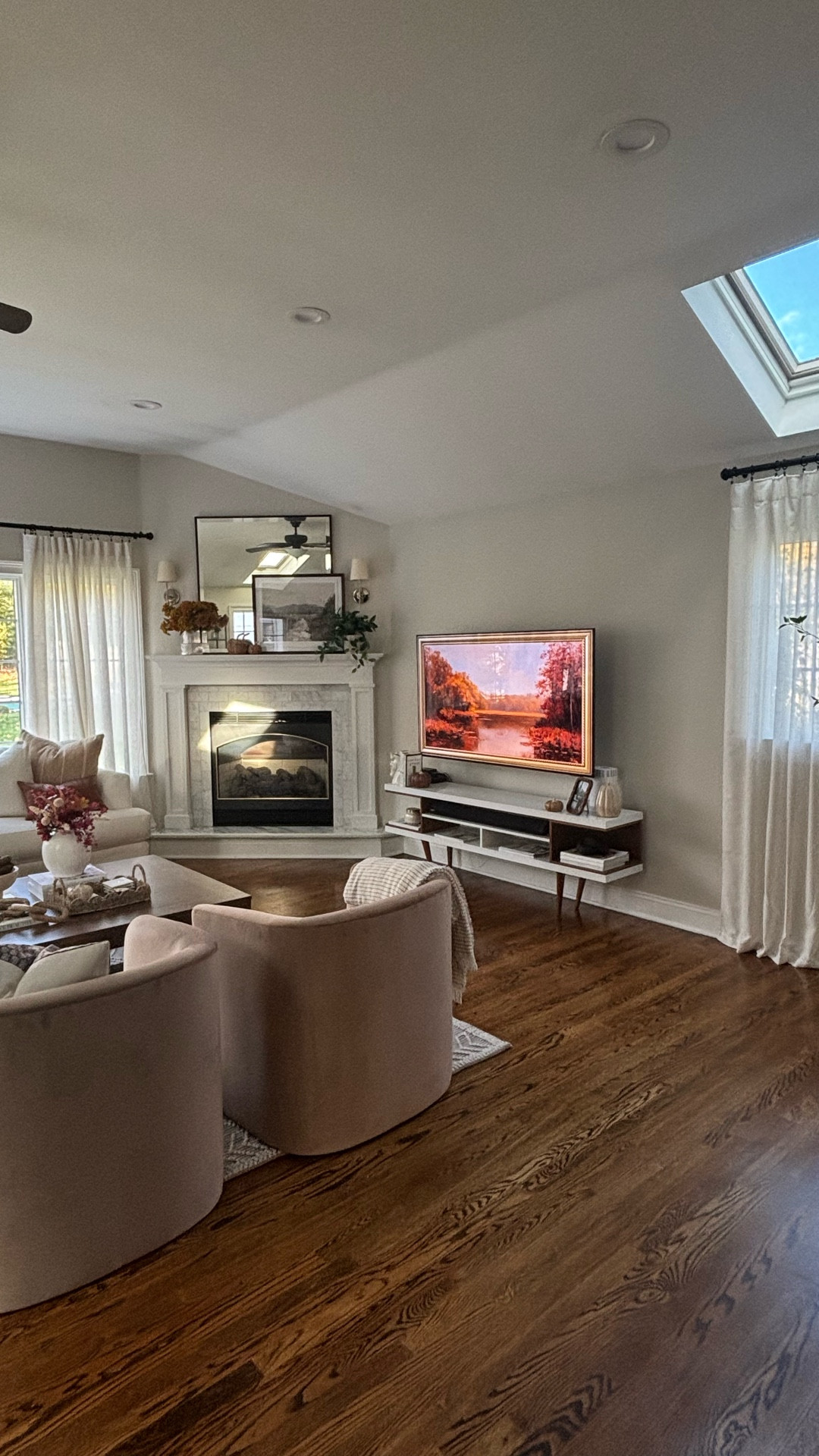 Holiday Home Decorating DO’s & DON’TS: Thanksgiving Edition 

🙅🏼‍♀️ DO NOT decorate using anything with words!
🚫 NO signs with quotes
🚫 NO pillows with sayings like “Gobble Gobble”!

💁🏼‍♀️ DO:
✔️ Keep it neutral & subtle! 
✔️ Add touches of Fall using deep, warm colors
✔️ Buy classic, high-end pieces that never go out of style


🙋🏼‍♀️ DO YOU AGREE? 👇🏻
Removing cheesy/inspirational decor with words or phrases will immediately elevate the look of your home! 
⬇️ COMMENT YOUR THOUGHTS! 

#LTKStyleTip 

#LTKSeasonal #LTKHoliday #LTKHome