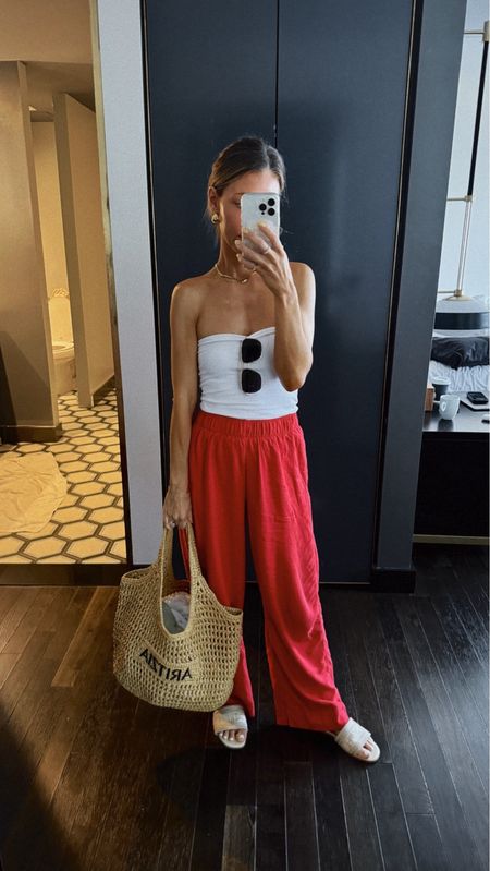 Abercrombie lined linen pants in red! Size XS/25 def a nice loose fit and elastic waist band! White bandeau top size small Abercrombie  



#LTKFindsUnder100 #LTKSwim #LTKTravel