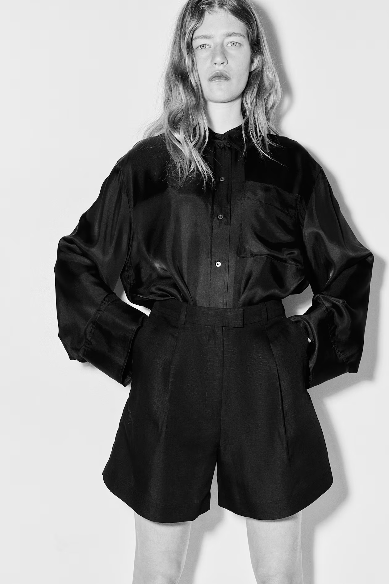 Pantalón corto en mezcla de lino - Talle alto - Corto - Negro - MUJER | H&M ES | H&M (FR, IT, ES, PT, BE)