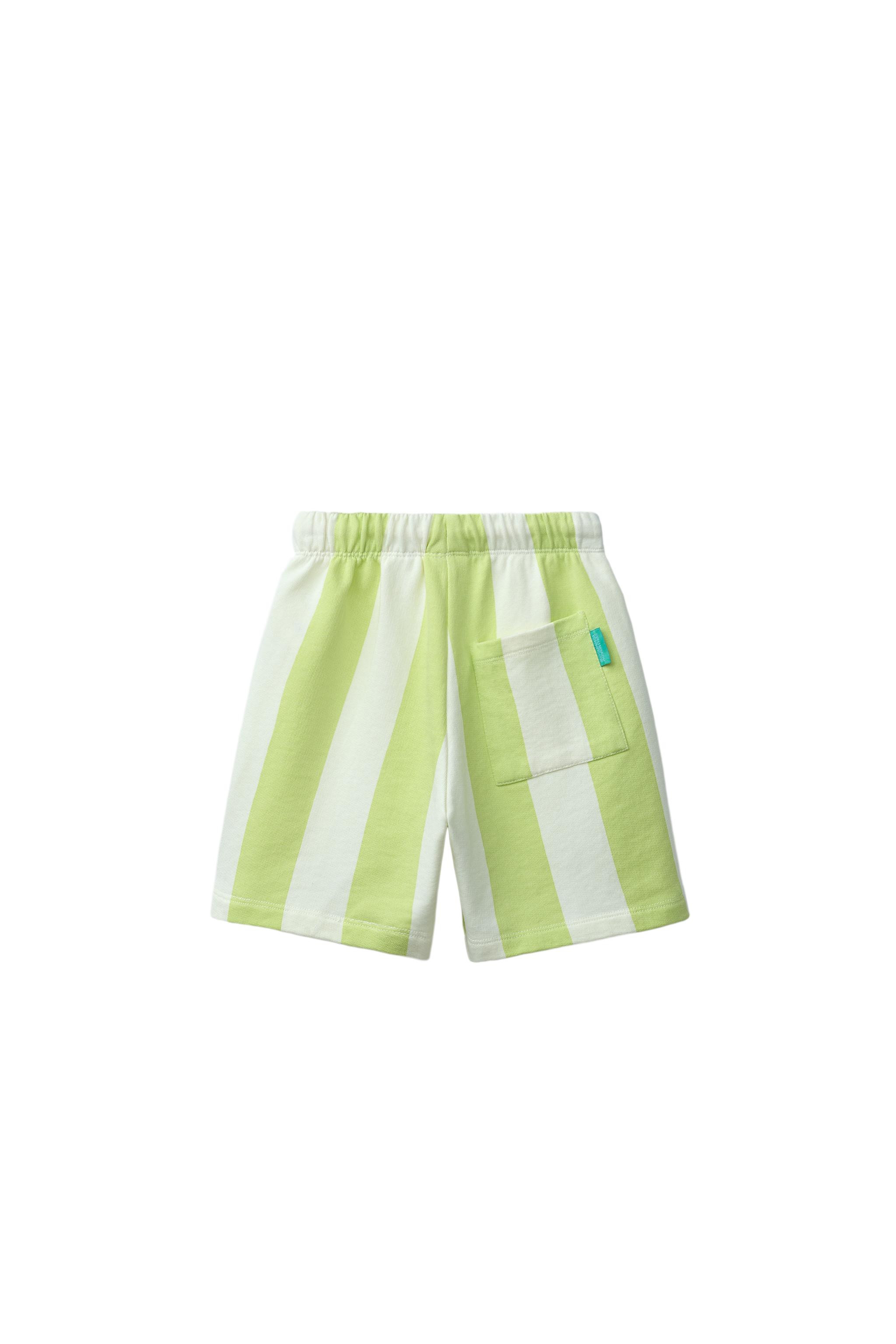 Shorts with elastic waistband and adjustable front drawstring. Back patch pocket with label appli... | Zara US