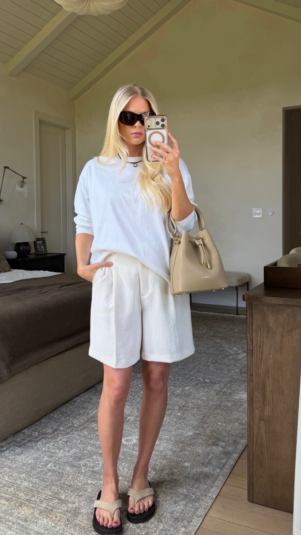 SIZE: med in tee, 8 in shorts (light birch), shoes run tts (linked similar)! #kathleenpost Comfy chic outfit, coffee run look, lunch date look

#LTKootd