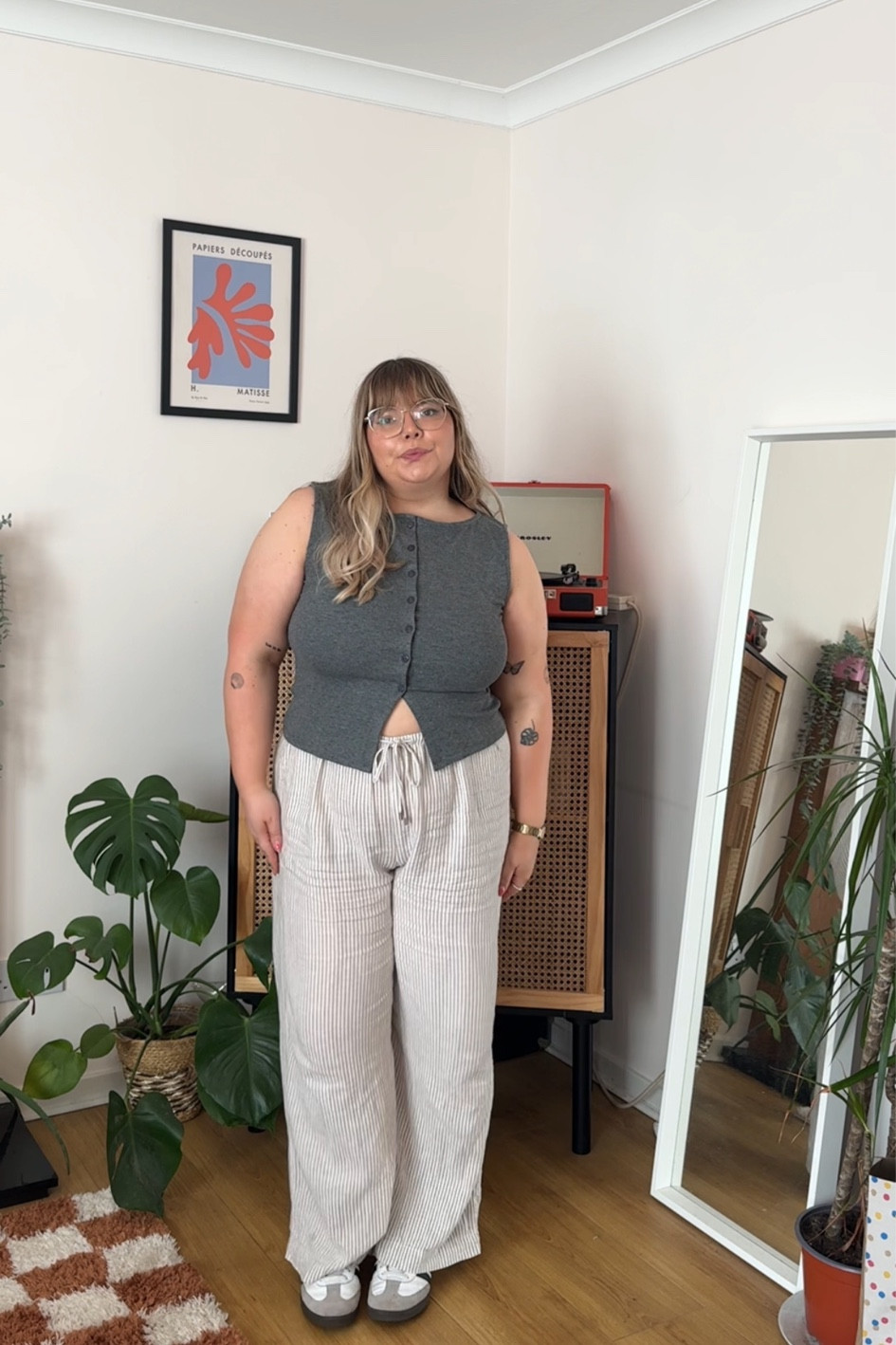 Basic outfit for a sunny Monday of errands 🫶🏻

Simple fashion, asos design, minimal outfit, neutral style, midsize outfit 

#LTKeurope #LTKmidsize