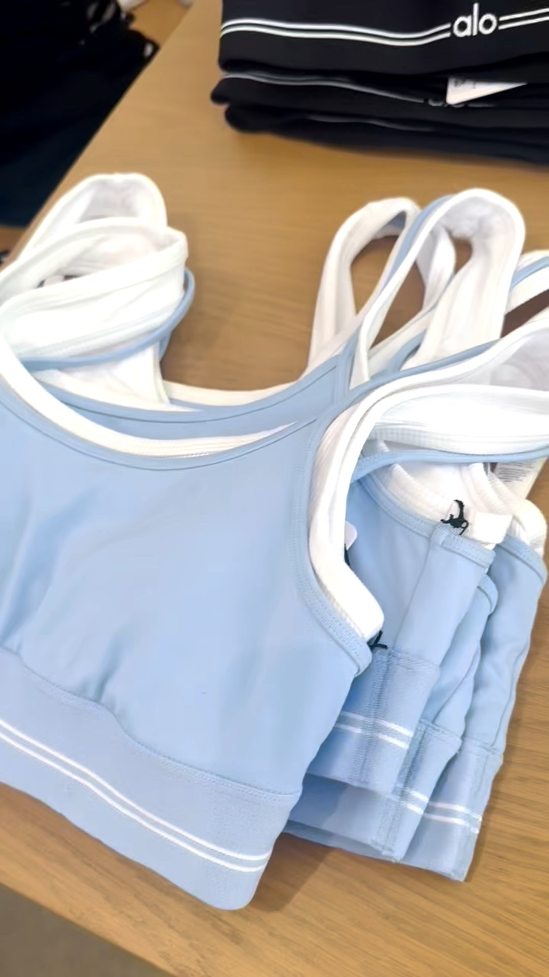 30% off sitewide at Alo! Elevate your workout with the perfect sports bra.”

#AloYoga #SportsBra #Athleisure #WorkoutStyle #FitnessFashion #YogaLife #Activewear #BreathableComfort #SitewideSale #EverydayAthleisure
