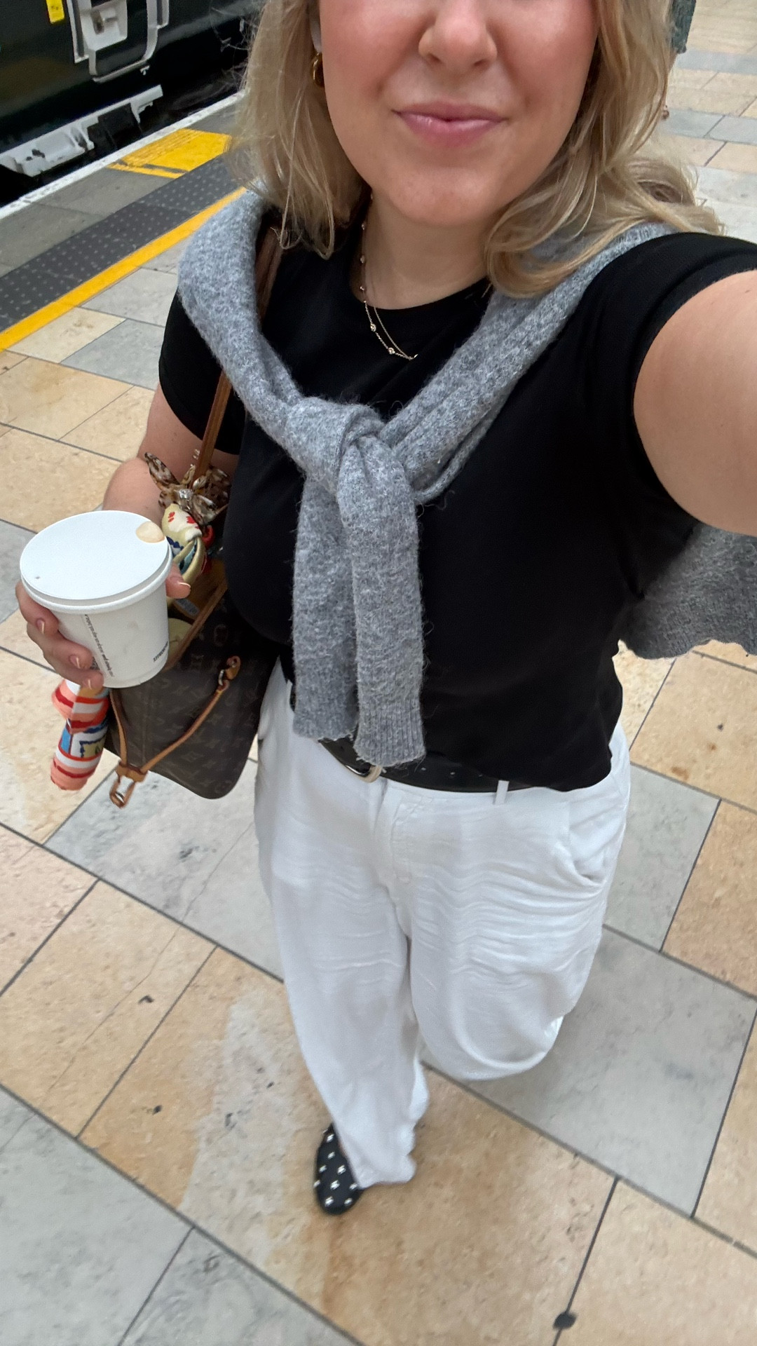 OOTD at Paddington Station wearing my current fav Abercrombie linen trousers 🖤 Easy, elevated basics I’ll be wearing on repeat 🤩 



#LTKsummer #LTKuk #LTKeurope