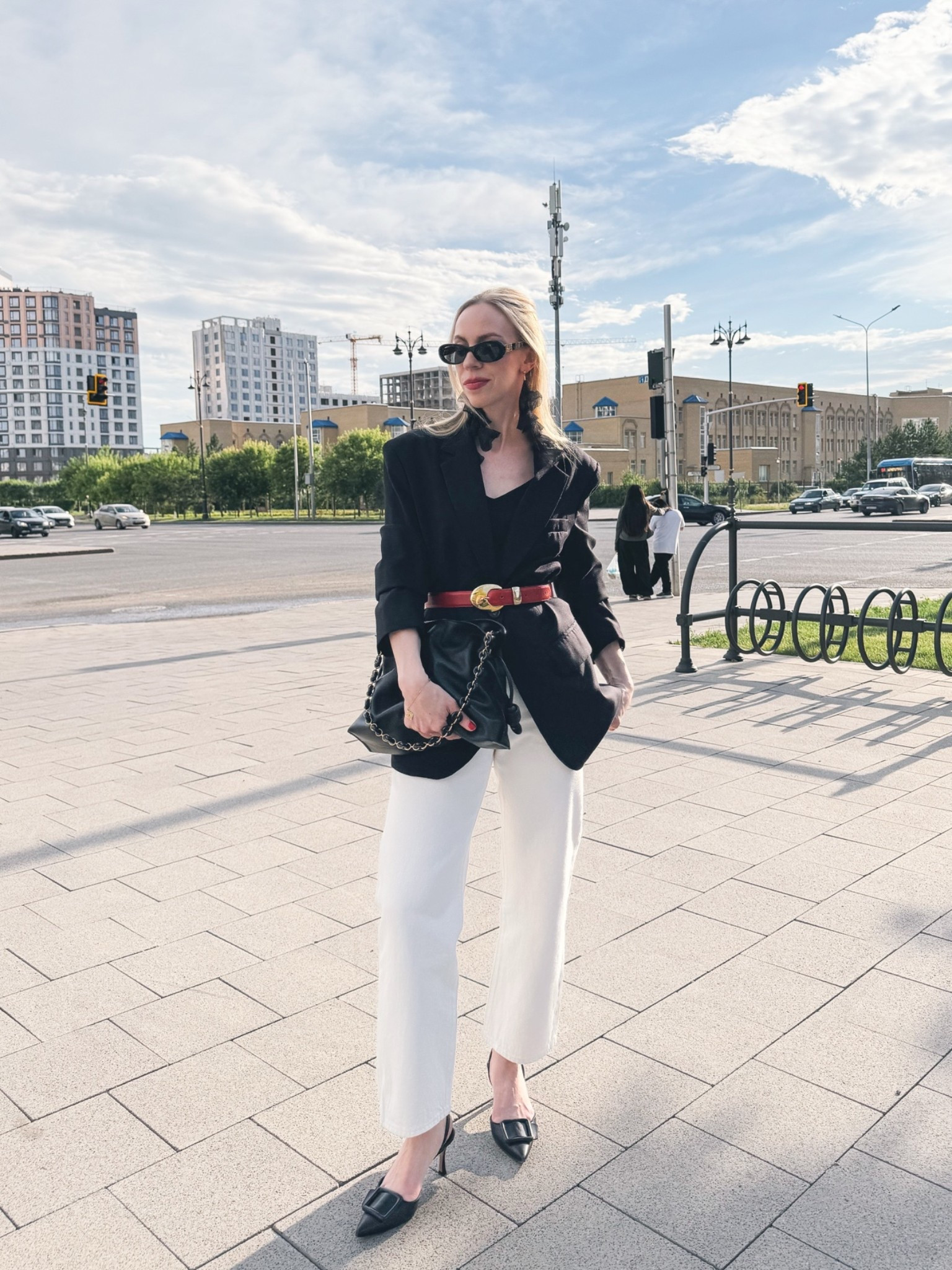 Date night outfit, over 40 date night, oversized blazer with red belt at waist, @levi baggy 90’s jeans

#LTKOver40 #LTKSeasonal #LTKSaleAlert