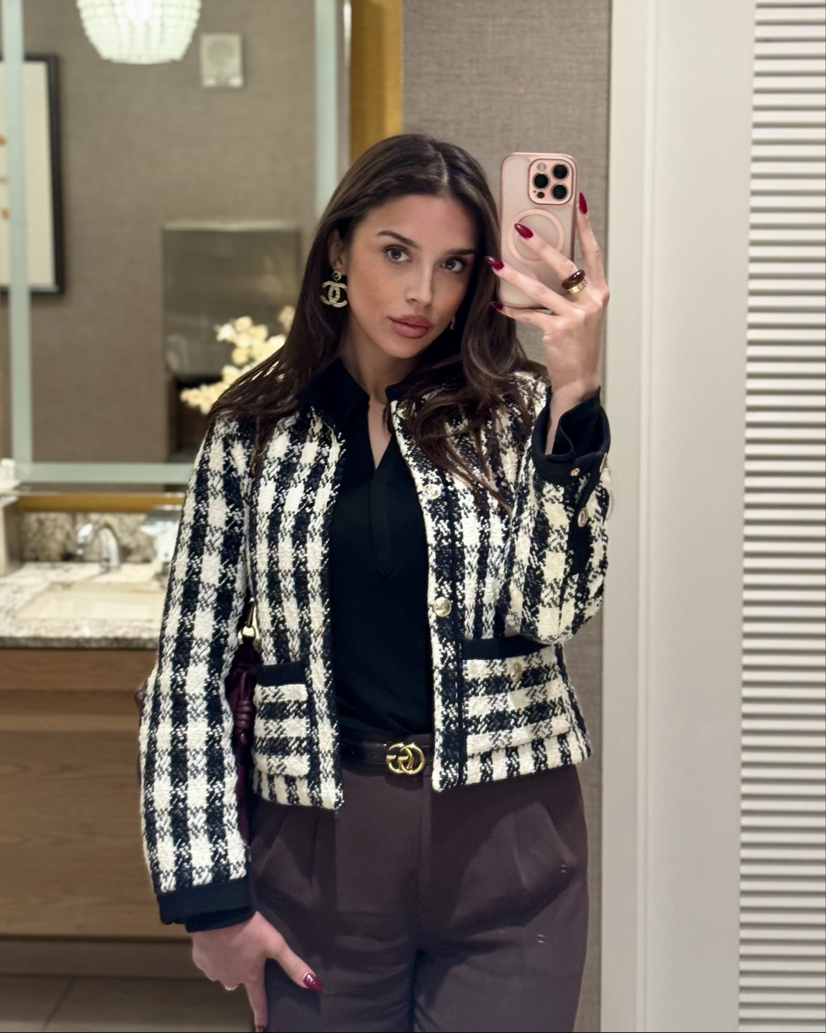 Polished everyday outfit idea.
Classic jacket, neutral trousers, and sleek accessories.

Shop the full look. 👇🏽


#LTKdayinmylife #LTKootd #LTKWorkwear