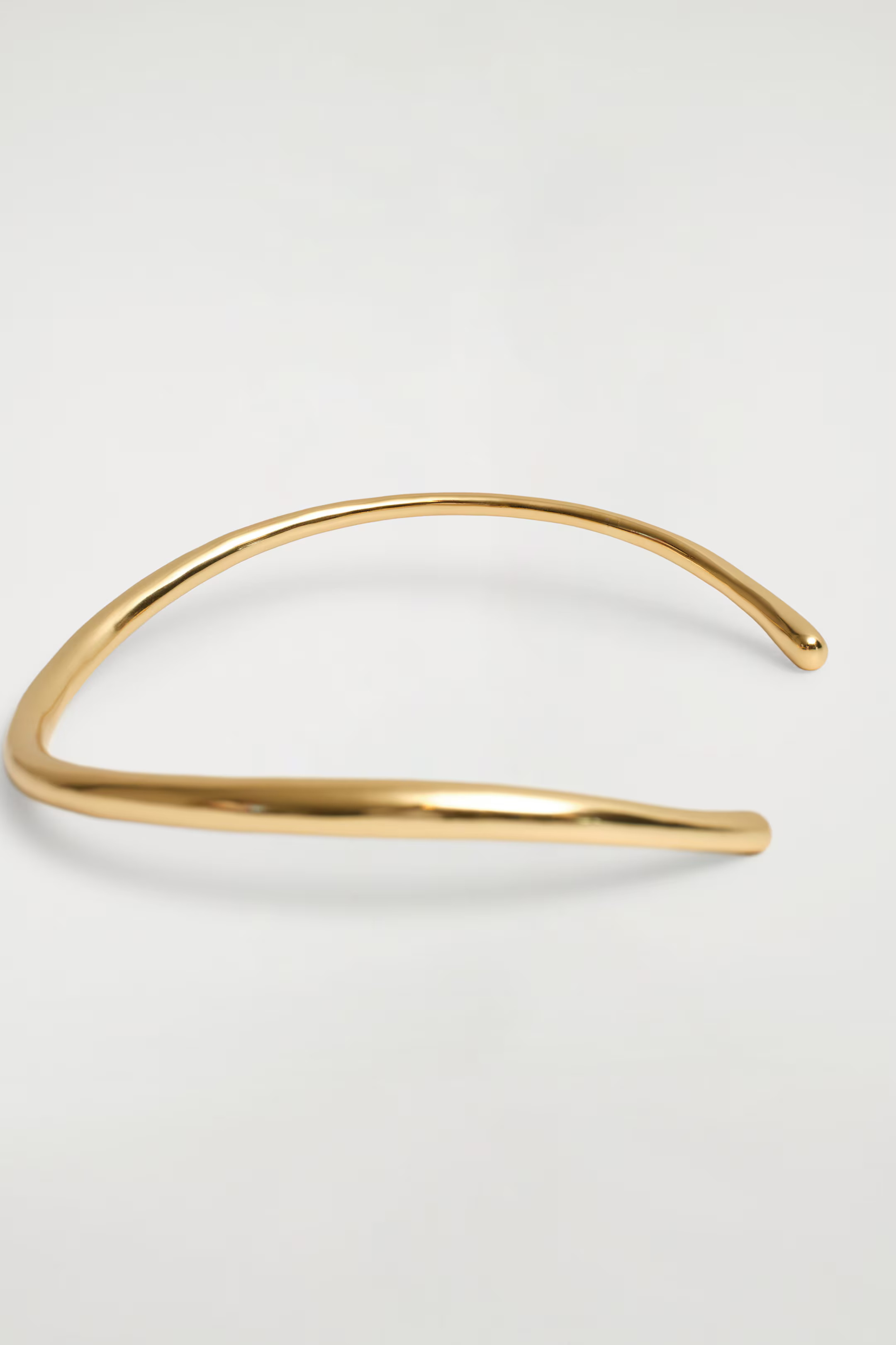 CURVED CUFF NECKLACE - GOLD | COS UK