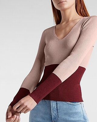 Ribbed Color Block Fitted V-Neck Sweater | Express