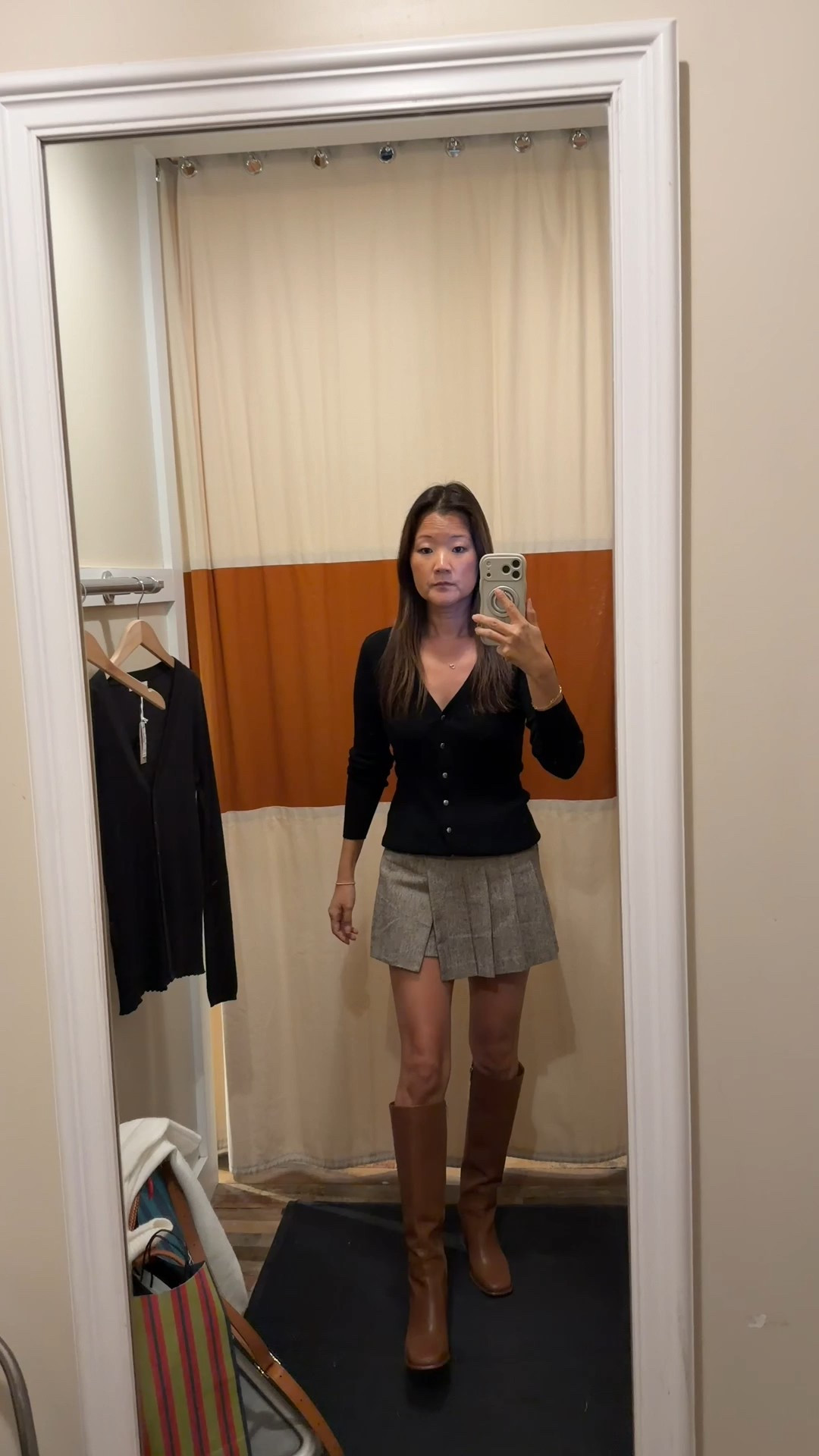 How cute is this fall outfit?! The V-neck sweater is so soft and I love the pattern on this skort

Madewell vici Amazon boos


#LTKSaleAlert #LTKFindsUnder100 #LTKStyleTip