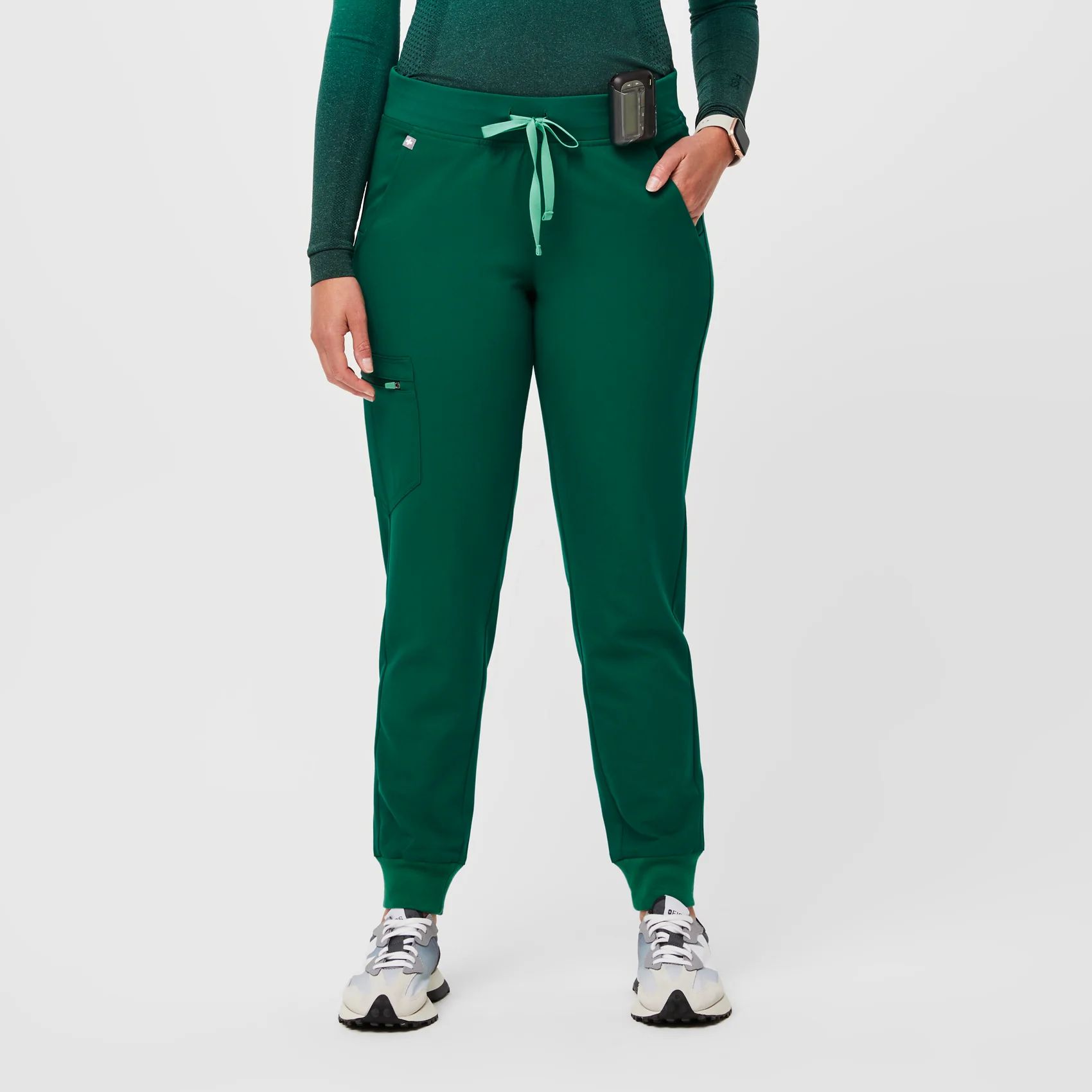 Women's Zamora™ Jogger Scrub Pants - Hunter Green · FIGS | FIGS