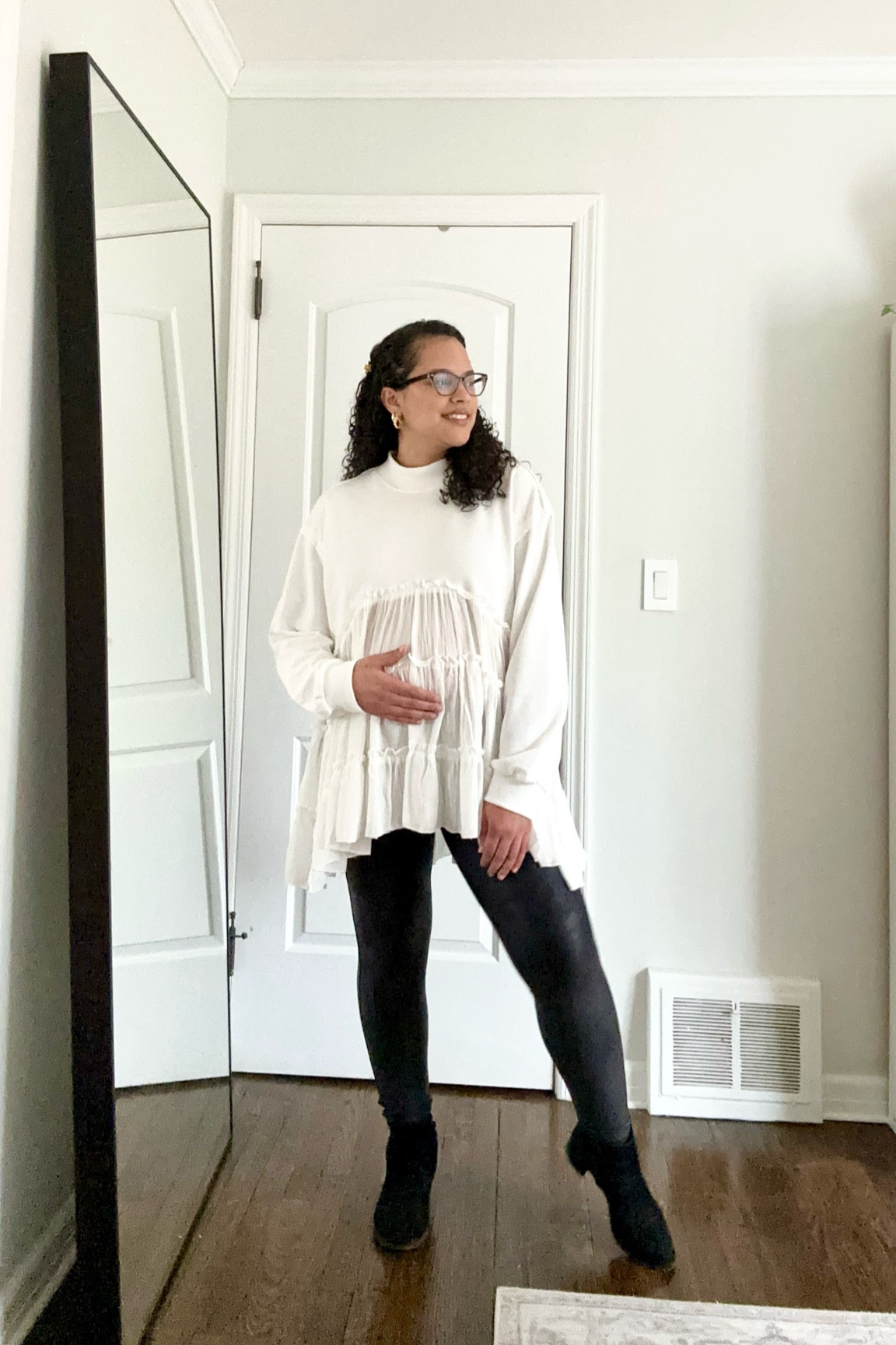 Bump friendly flowy top ✨ also these faux leather leggings are under$15!!!

Pregnancy, maternity fashion, amazon finds, faux leather leggings 

#LTKbump #LTKmidsize #LTKfindsunder50