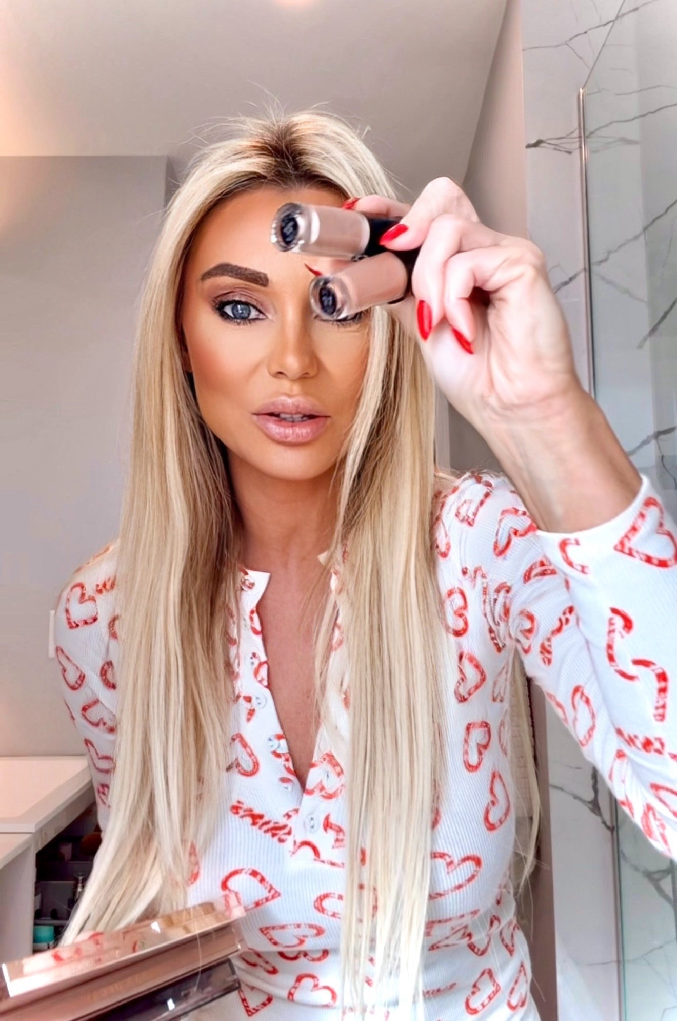 Wearing my current everyday fave: 22M + 9S from Armani Beauty and I’m not kidding when I say this takes me less than 30 seconds.
No complicated blending.
No 5 different brushes.
No “you need to be a makeup artist” energy.
Just swipe, tap, blend with your finger… and done. 🤍
They stay on ALL day. The finish is soft, glowy, effortless — but still looks put together.
This is that “I woke up like this but actually I tried for 30 seconds” vibe.

#armanibeauty #easymakeup #everydayglam #over35beauty #effortlessbeauty

#LTKSaleAlert #LTKgrwm #LTKBeauty