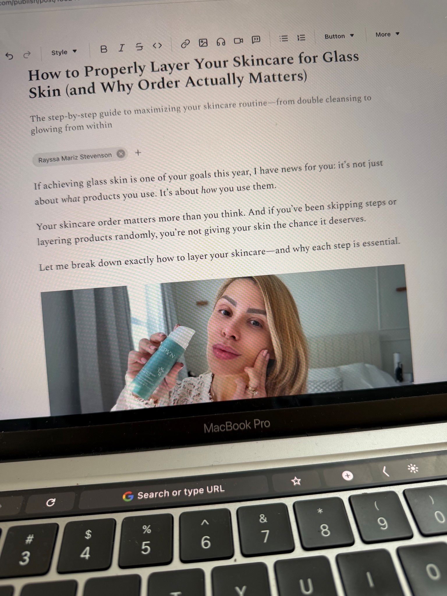 My full skincare routine + product breakdown 🤍

I finally put together a detailed Substack post explaining:
– how to double cleanse properly
– the correct order to layer skincare
– which products work best for each skin type
– why sunscreen is non-negotiable
– and how nutrition plays a role in skin health

All the products I use and recommend are linked here, but the full explanations, tips, and how to actually use them are on my Substack.

If you’ve ever felt confused about skincare order or overwhelmed by products, this post is for you.

✨ Read the full guide on my Substack
✨ Follow me there for in-depth beauty & wellness content
✨ Save this post for reference

#substack #skincare 

#LTKBeauty #LTKmorningroutine #LTKselfcare