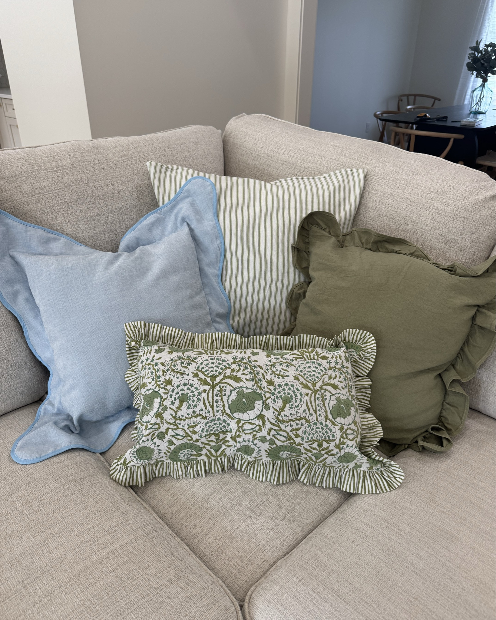 Throw pillows
Amazon pillows
Grand millennial style
Blue and white
Blue and green
Affordable home finds
Amazon home finds
#grandmilennial #amazonhome #home #homestyle #affordablehomefinds #throwpillows #couchpillows #amazon 



#LTKFindsUnder50 #LTKHome #LTKFindsUnder100