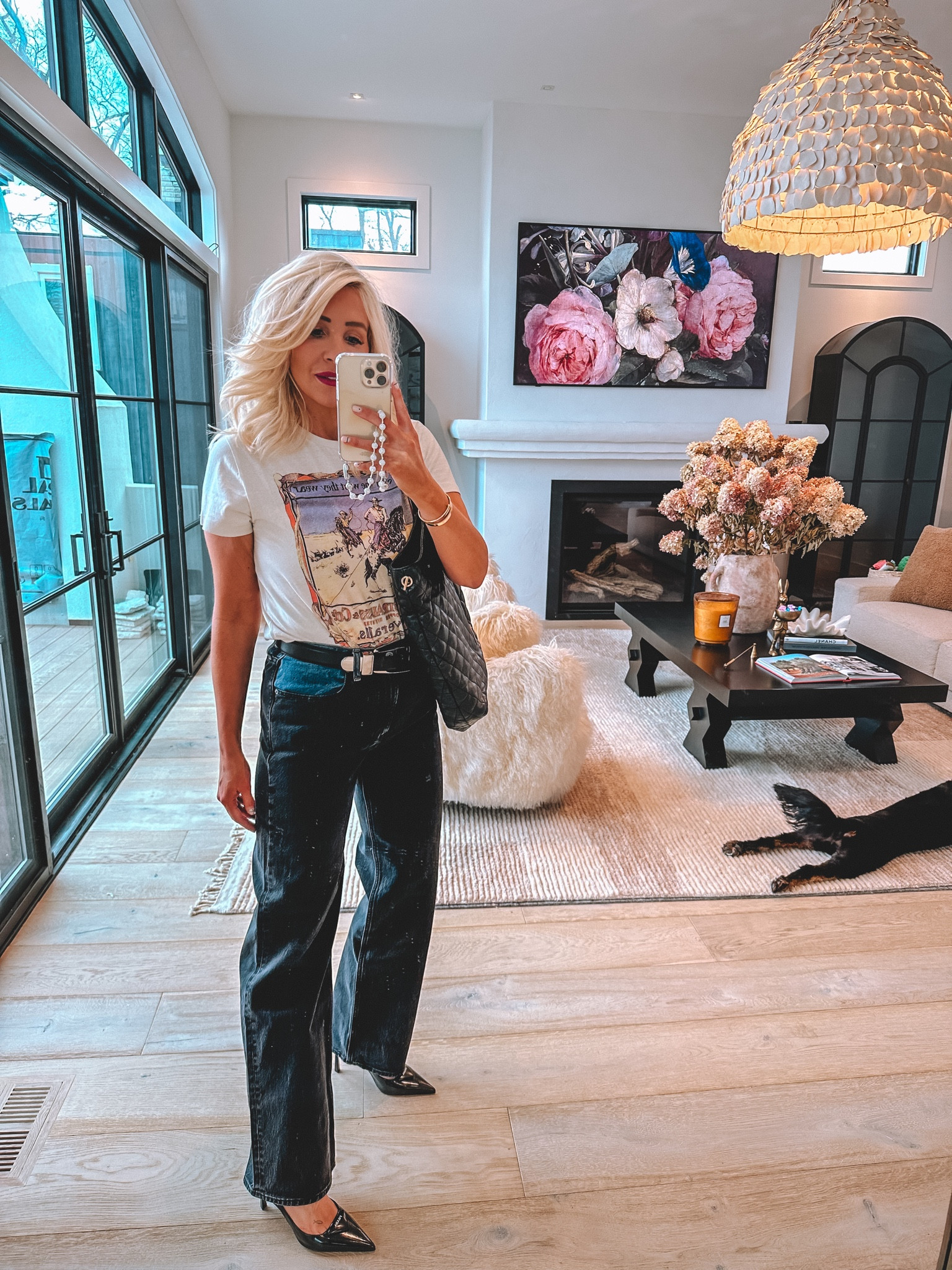 This two to e denim is an absolute must have “IMO” 🥰🤌 Run tts.. I’m in a 27 and a medium in tee 