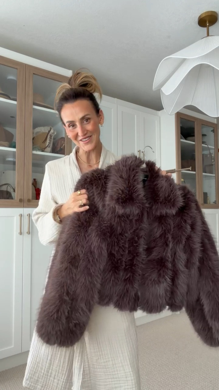 I wanted to show you how to dress up this jacket! I wore it to Pilates this morning and here’s how to dress it up for some errands. 🤎

#LTKootd #LTKgrwm #LTKOver40