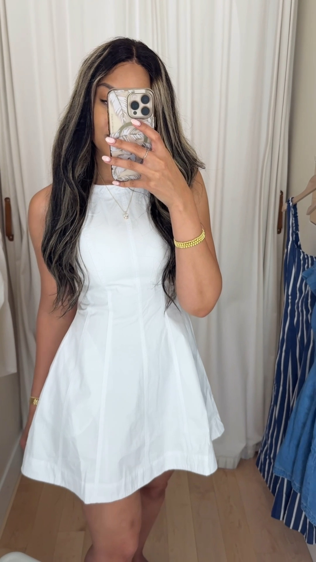 This Madewell dress is so flattering 😍 love the white color and cotton poplin fabric perfect for Summer plus it has pockets! Wearing size 00 🤍 I’m 5’7 for height reference @Madewell 

Madewell white dress fit and flare summer dresses feminine classy date cute Rylee Mini Dress lightweight

#LTKxMadewell #LTKSaleAlert