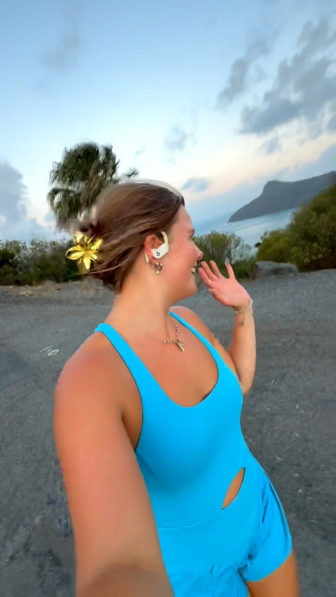 A little sunset walk to the most beautiful look out 🥹🤭🤩

#LTKFindsUnder100 #LTKTravel #LTKActive