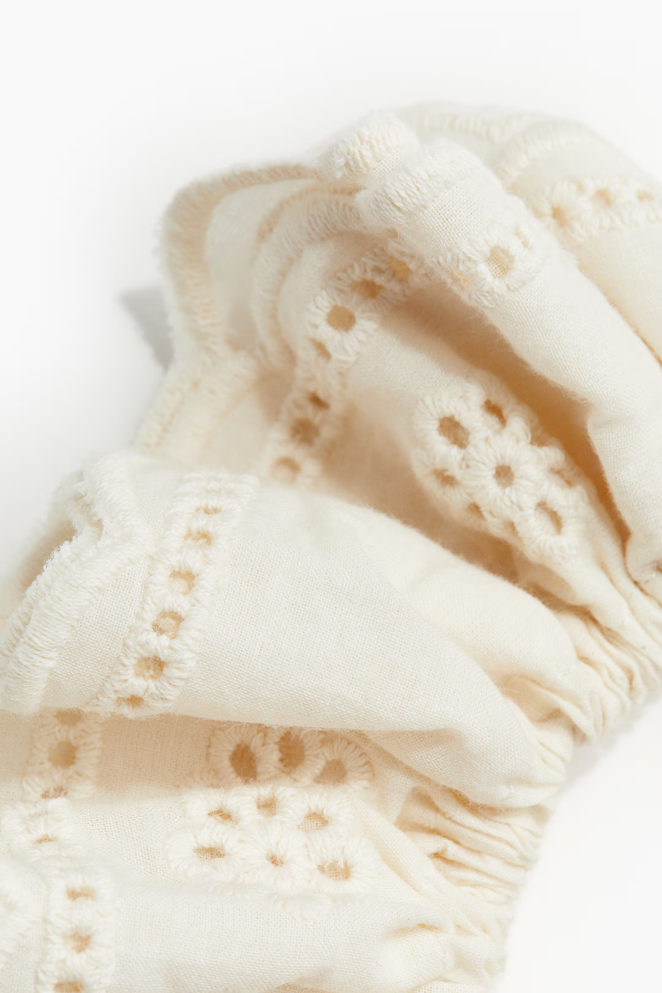 Embroidered cotton scrunchieNot saved to favourites£6.99Colour:Cream AddAddFind in storeCheck av... | H&M (UK, MY, IN, SG, PH, TW, HK)