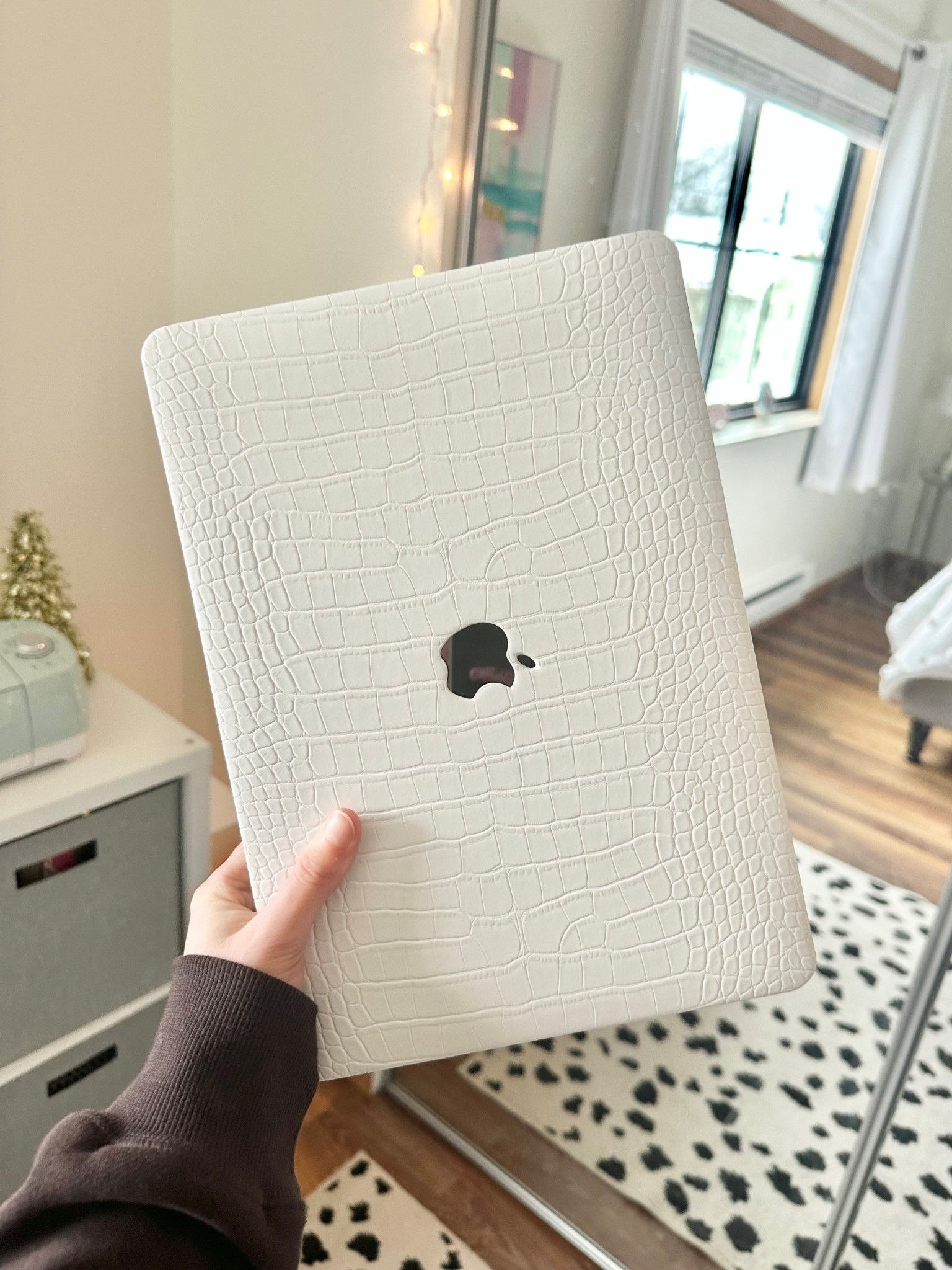Apple MacBook Pro Case

Neutral laptop case, alligator skin, tan laptop case, work from home essentials, content creator life, college studying, college girl, back to college, trendy laptop case, tech accessories, gifts for her, influencer products

#LTKWorkwear #LTKGiftGuide