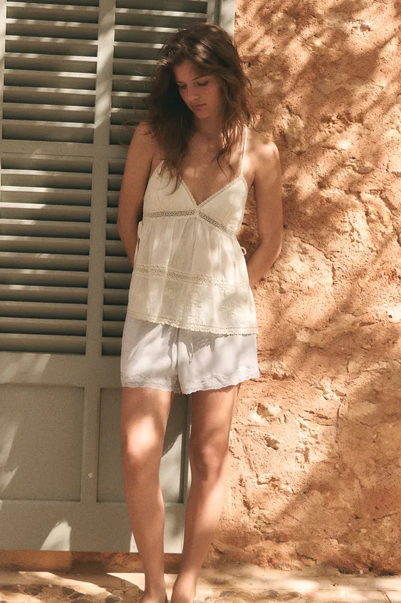 SATIN EFFECT LACE MINI SHORTS | Zara US