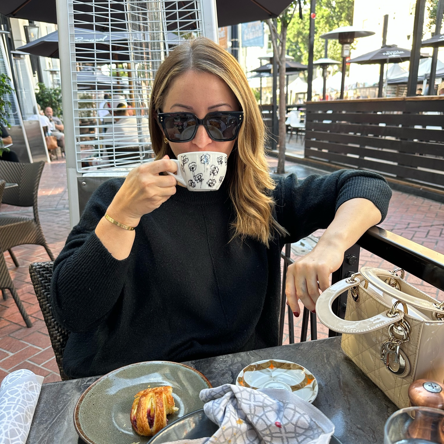 Sunday mood 🔆 

A thin black sweater is always a staple in my closet for the fall. Easy to layer, easy to look polished or comfy casual! 

#LTKfindsunder100 #LTKstyletip #LTKSeasonal