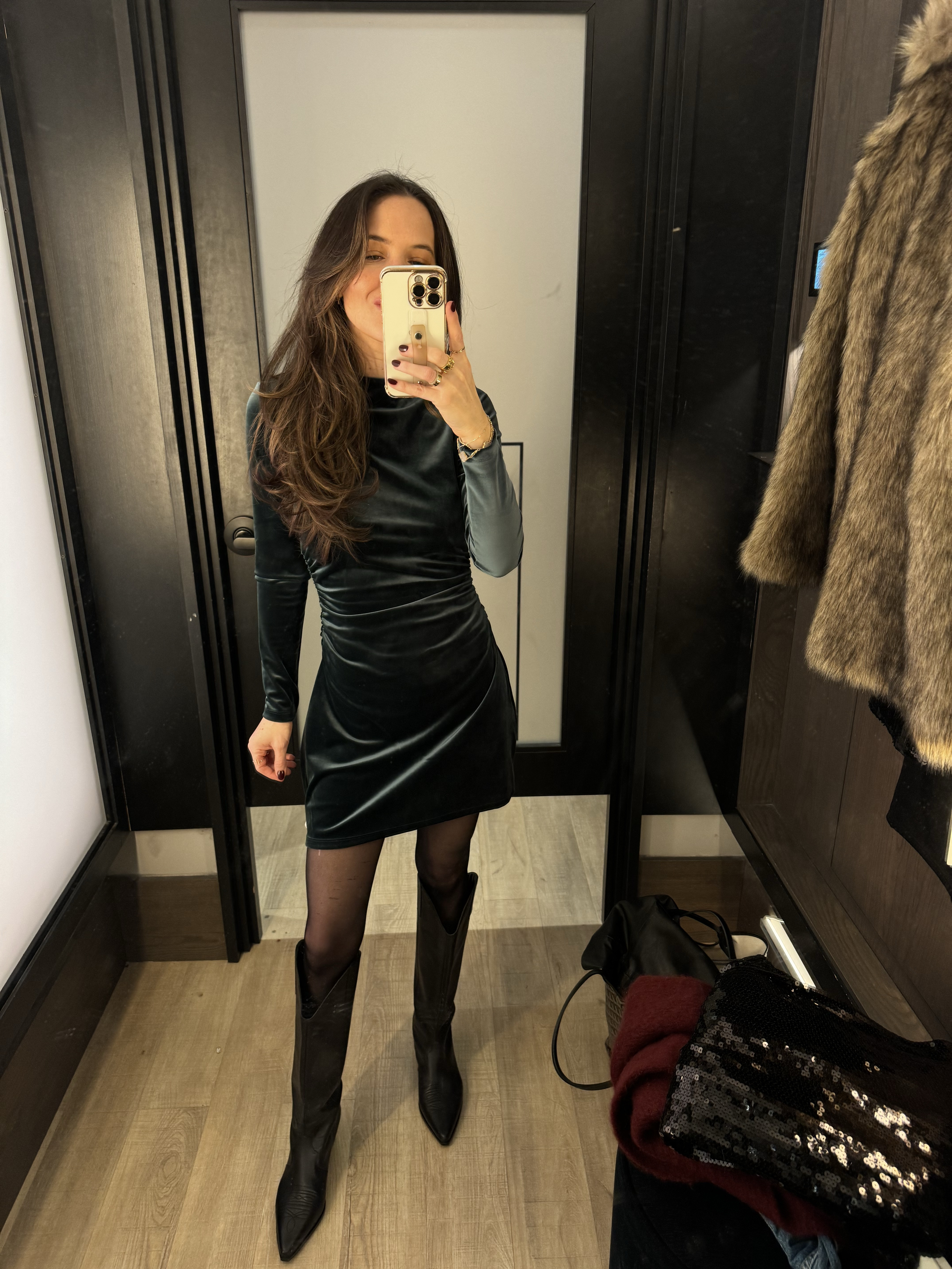 Green velvet mini dress so perfect for the holidays 🎄 runs true to size, wearing XS. 25% off + use code CYBERAF for an extra 15% off 

#LTKSeasonal #LTKHoliday #LTKCyberWeek