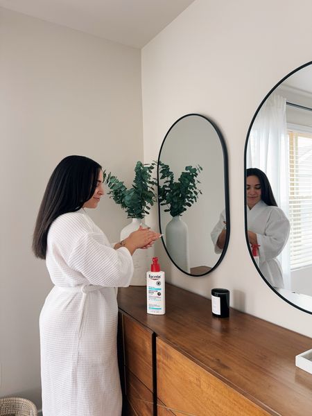 #ad I am in the season of demanding more out of my life but especially out of my skincare which is why the @eucerinus Advanced Repair Lotion is an important part of my post shower routine! The formulation helps to keep me hydrated for 48 hours which is a huge life saver for someone like me who has these types of relaxing days very sparingly! Shop this product and my other fravorites from Eucerin at @target #GoBeyondSkincare #ExpectMoreWithEucerin #Targetpartner #Target