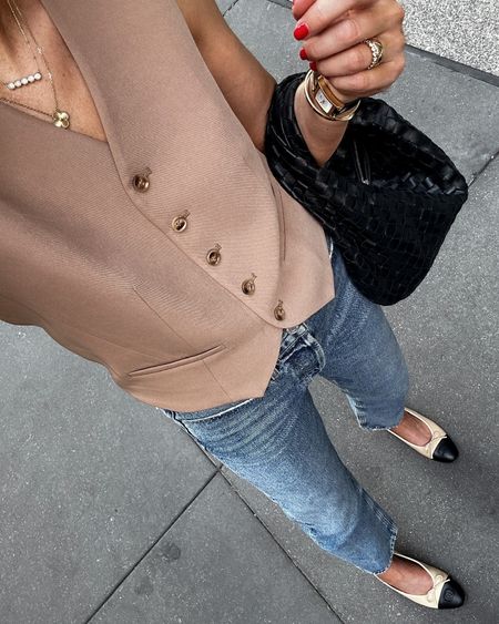 Fashion Jackson wearing camel vest (small) AGOLDE jeans (TTS) Chanel ballet flats, bottega veneta teen Jodie #fashionjackson #vest #AGOLDE #MAYSON #balletflats 

#LTKstyletip