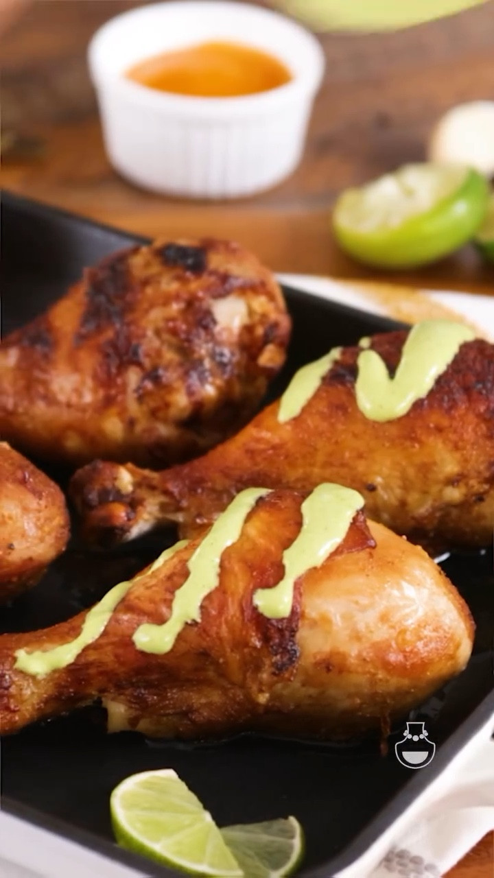 Hungry, yet? Pollo Asado con with Peruvian flavors and the *iconic* Green Ají Verde Sauce 🤌🏽 …. If you’re wondering what’s for dinner, look no further. 
.
.
.
.
.
.
#polloalabrasa #polloalhorno #polloasado #peruvianfood #ajiverde #chickenrecipes #mealprepideas