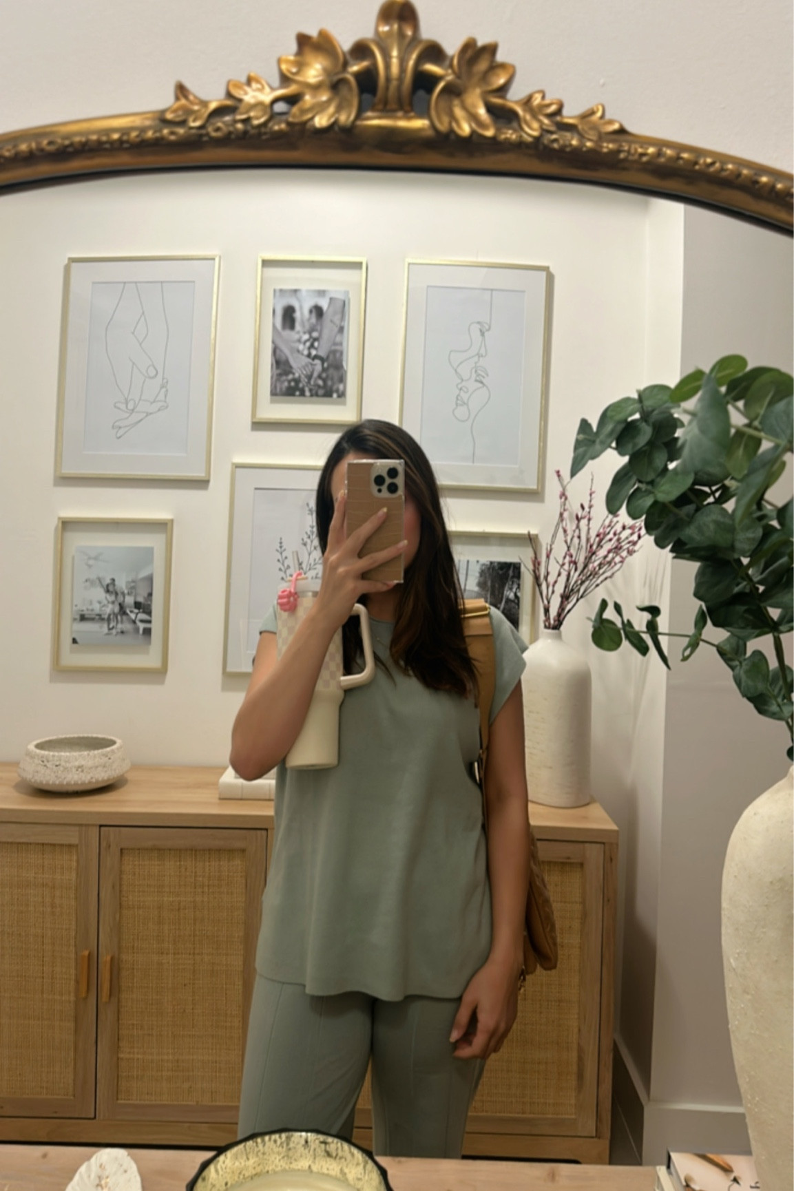 Favorite knit set so comfortable! Wearing a size small 

Amazon set, cozy set