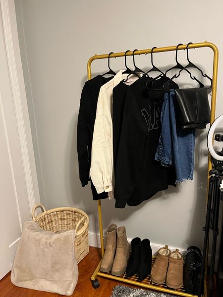 I’ve had some questions about my clothing rack, it’s from Amazon & under $40! Also super easy to put together!

Home finds
Influencer finds
Amazon finds

#LTKfindsunder50 #LTKhome